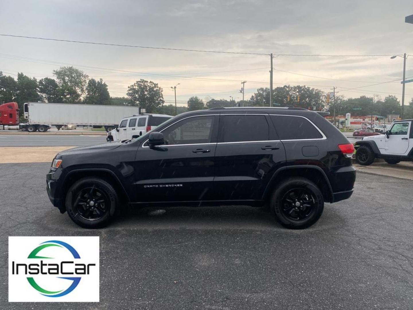 2015 Brilliant Black Crystal Pearl /Black Jeep Grand Cherokee Laredo (1C4RJFAG5FC) with an V6, 3.6L engine, 8-speed automatic transmission, located at 3147 E Independence Blvd, Charlotte, NC, 28205, 35.200268, -80.773651 - Photo#9