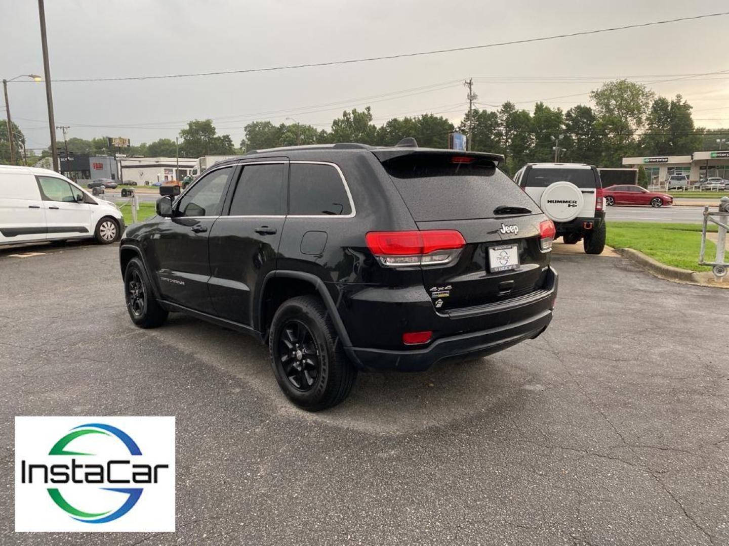 2015 Brilliant Black Crystal Pearl /Black Jeep Grand Cherokee Laredo (1C4RJFAG5FC) with an V6, 3.6L engine, 8-speed automatic transmission, located at 3147 E Independence Blvd, Charlotte, NC, 28205, 35.200268, -80.773651 - Photo#10