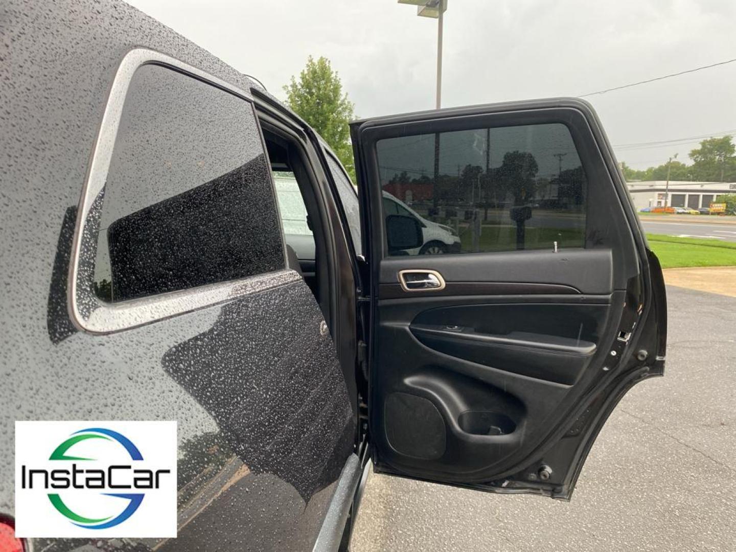 2015 Brilliant Black Crystal Pearl /Black Jeep Grand Cherokee Laredo (1C4RJFAG5FC) with an V6, 3.6L engine, 8-speed automatic transmission, located at 3147 E Independence Blvd, Charlotte, NC, 28205, 35.200268, -80.773651 - <b>Equipment</b><br>This mid-size suv offers Automatic Climate Control for personalized comfort. Bluetooth technology is built into this model, keeping your hands on the steering wheel and your focus on the road. Maintaining a stable interior temperature in this 2015 Jeep Grand Cherokee is easy wit - Photo#21