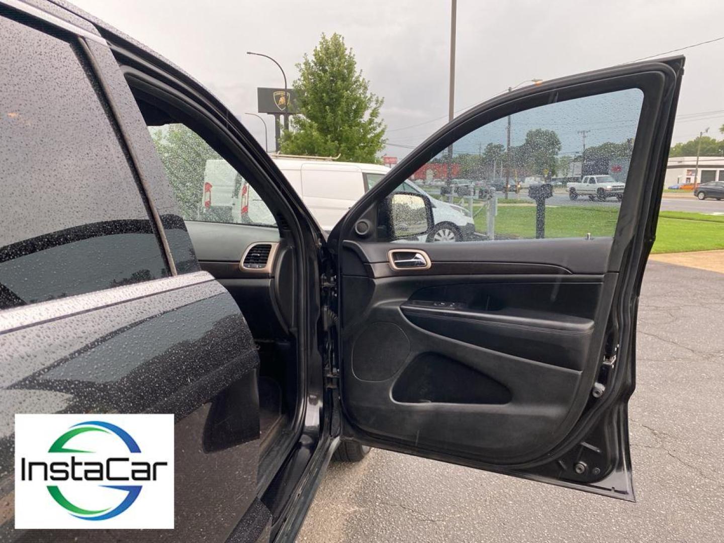 2015 Brilliant Black Crystal Pearl /Black Jeep Grand Cherokee Laredo (1C4RJFAG5FC) with an V6, 3.6L engine, 8-speed automatic transmission, located at 3147 E Independence Blvd, Charlotte, NC, 28205, 35.200268, -80.773651 - Photo#22