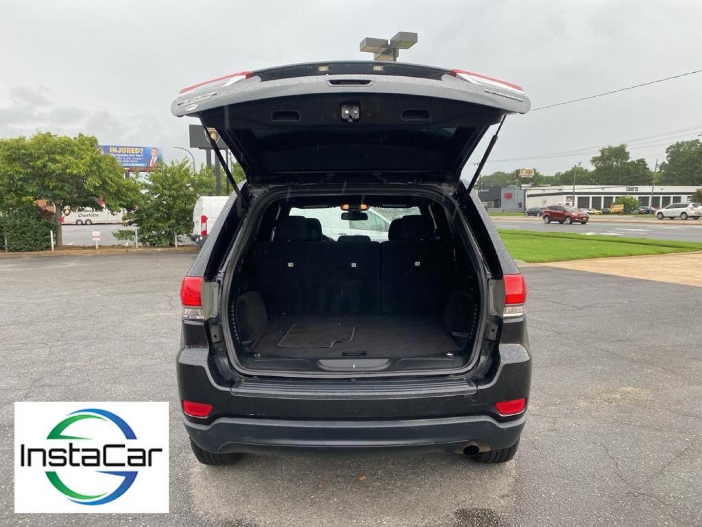 2015 Brilliant Black Crystal Pearl /Black Jeep Grand Cherokee Laredo (1C4RJFAG5FC) with an V6, 3.6L engine, 8-speed automatic transmission, located at 3147 E Independence Blvd, Charlotte, NC, 28205, 35.200268, -80.773651 - <b>Equipment</b><br>This mid-size suv offers Automatic Climate Control for personalized comfort. Bluetooth technology is built into this model, keeping your hands on the steering wheel and your focus on the road. Maintaining a stable interior temperature in this 2015 Jeep Grand Cherokee is easy wit - Photo#29