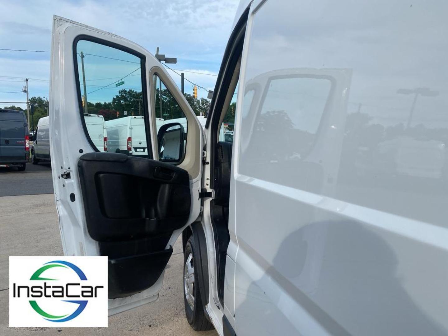 2017 Bright White Clearcoat /Gray Ram ProMaster 2500 High Roof (3C6TRVDG3HE) with an V6, 3.6L engine, 6-speed automatic transmission, located at 3147 E Independence Blvd, Charlotte, NC, 28205, 35.200268, -80.773651 - Looking for a reliable commercial van with plenty of cargo space? Look no further than this used 2017 Ram ProMaster 2500 High Roof. With a spacious interior and a powerful V6, 3.6L engine, this van is ready to tackle any job you throw its way.<br><br>With 210,992 miles on the odometer, this ProMaste - Photo#18