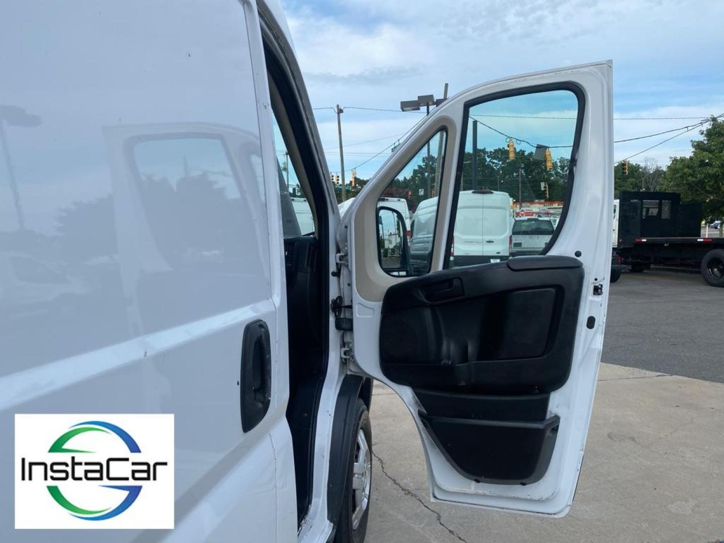 2017 Bright White Clearcoat /Gray Ram ProMaster 2500 High Roof (3C6TRVDG3HE) with an V6, 3.6L engine, 6-speed automatic transmission, located at 3147 E Independence Blvd, Charlotte, NC, 28205, 35.200268, -80.773651 - Looking for a reliable commercial van with plenty of cargo space? Look no further than this used 2017 Ram ProMaster 2500 High Roof. With a spacious interior and a powerful V6, 3.6L engine, this van is ready to tackle any job you throw its way.<br><br>With 210,992 miles on the odometer, this ProMaste - Photo#20