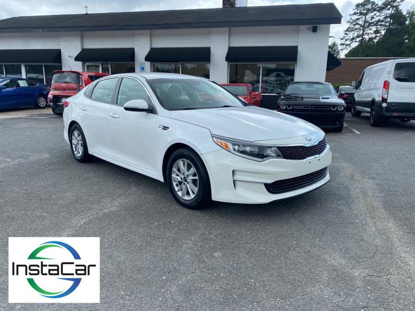 2018 WHITE Kia Optima (5XXGT4L36JG) with an L4, 2.4L engine, Automatic transmission, located at 3147 E Independence Blvd, Charlotte, NC, 28205, 35.200268, -80.773651 - Get ready to elevate your driving experience with this stunning 2018 Kia Optima! This sleek sedan is the perfect blend of style, performance, and advanced technology. Under the hood, you'll find a robust L4, 2.4L engine that delivers impressive power and efficiency, paired with a smooth Front-Wheel - Photo#5