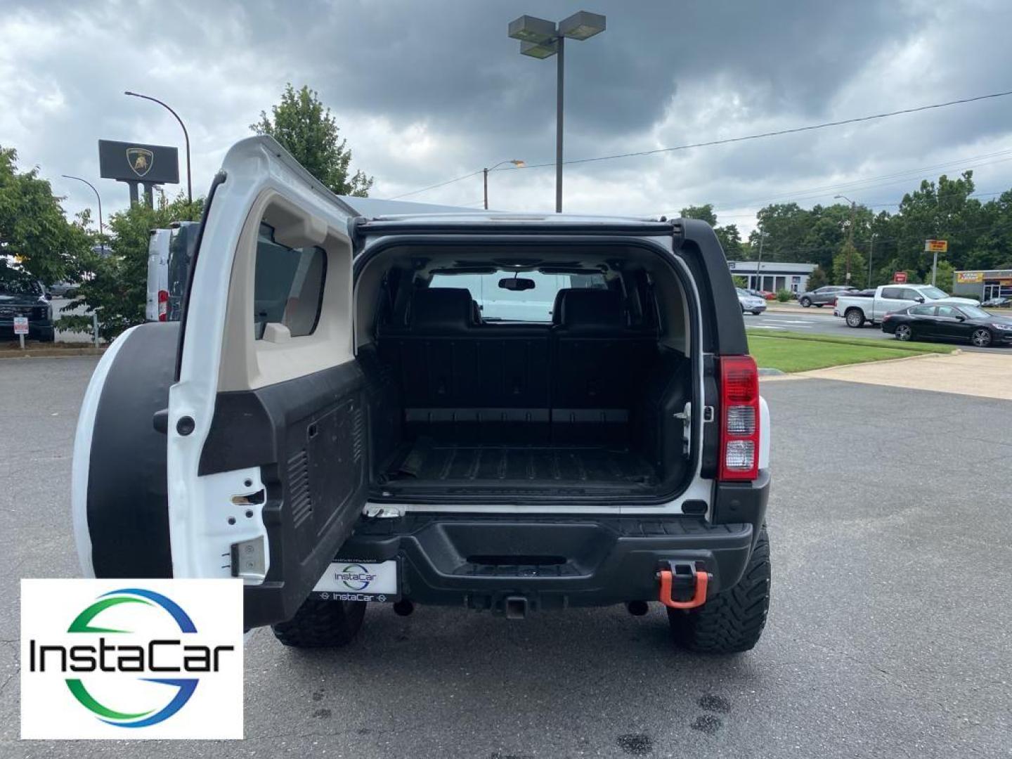 2008 Birch White /Ebony w/Pewter Piping Hummer H3 SUV Luxury (5GTEN43E288) with an L5, 3.7L engine, 4-speed automatic transmission, located at 3147 E Independence Blvd, Charlotte, NC, 28205, 35.200268, -80.773651 - <b>Equipment</b><br>The leather seats in it are a must for buyers looking for comfort, durability, and style. This Hummer H3 is equipped with the latest generation of XM/Sirius Radio. Enjoy the heated seats in this Hummer H3 you will never buy a vehicle without them. Everyone loves the comfort of h - Photo#27