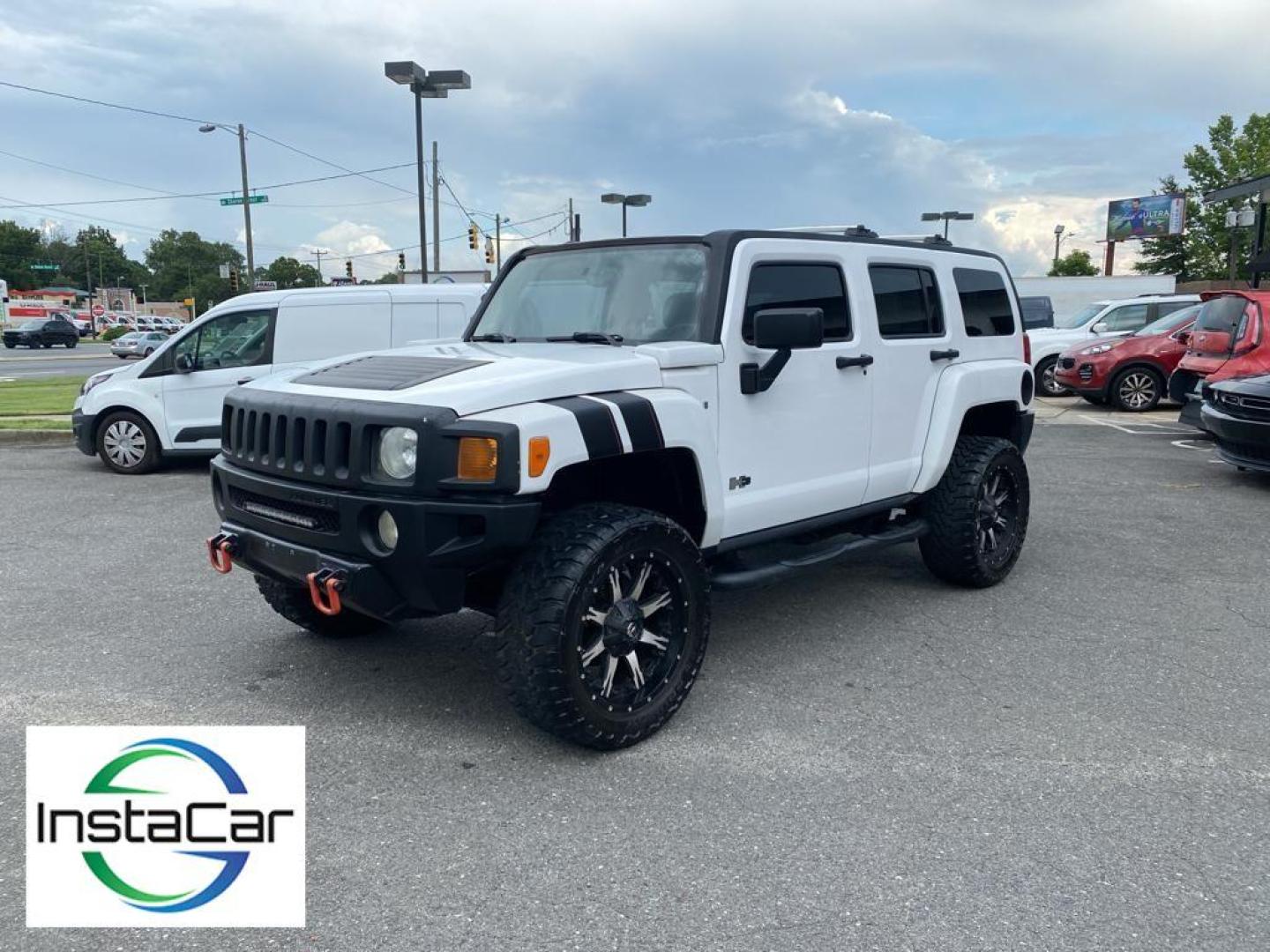 2008 Birch White /Ebony w/Pewter Piping Hummer H3 SUV Luxury (5GTEN43E288) with an L5, 3.7L engine, 4-speed automatic transmission, located at 3147 E Independence Blvd, Charlotte, NC, 28205, 35.200268, -80.773651 - <b>Equipment</b><br>The leather seats in it are a must for buyers looking for comfort, durability, and style. This Hummer H3 is equipped with the latest generation of XM/Sirius Radio. Enjoy the heated seats in this Hummer H3 you will never buy a vehicle without them. Everyone loves the comfort of h - Photo#8