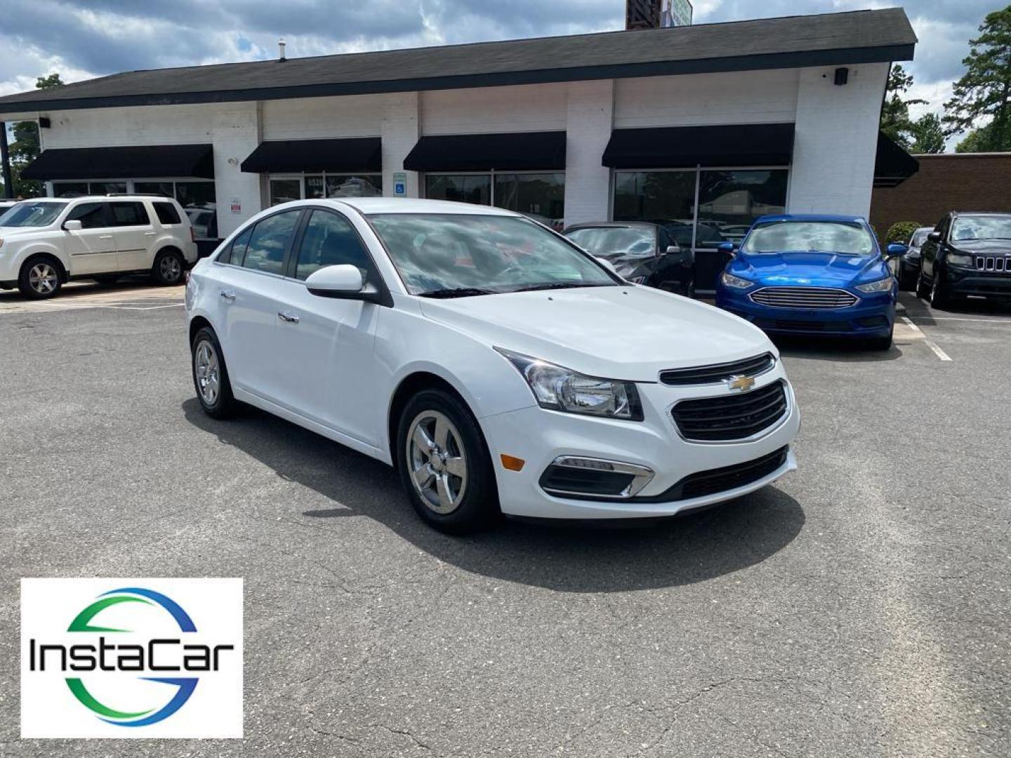 2016 Summit White /Jet Black Chevrolet Cruze Limited LT (1G1PE5SB5G7) with an L4, 1.4L engine, 6-speed automatic transmission, located at 3147 E Independence Blvd, Charlotte, NC, 28205, 35.200268, -80.773651 - Photo#6