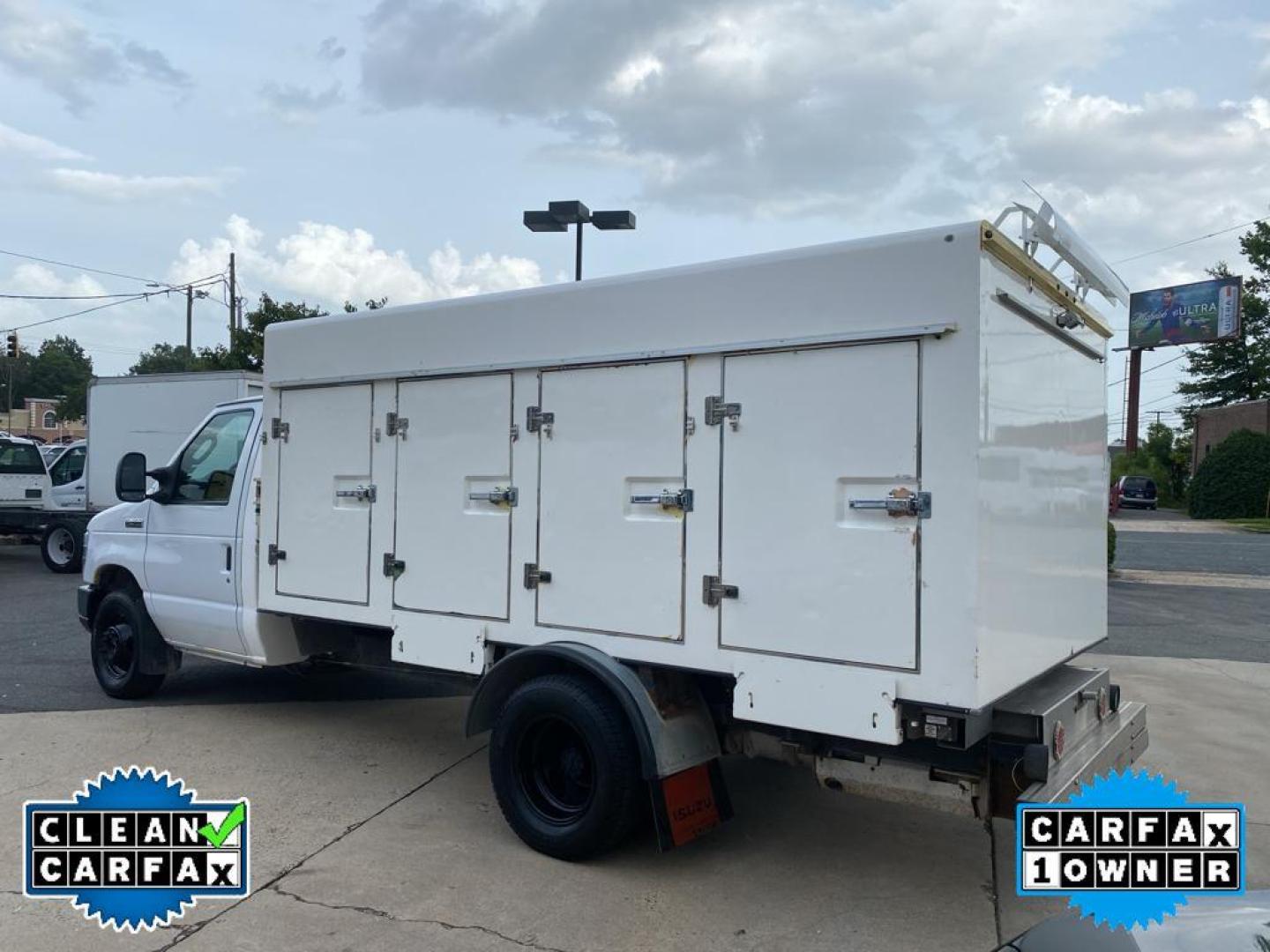 2017 Oxford White /Medium Flint Ford E-450 Super Duty Base (1FDXE4FSXHD) with an V10, 6.8L (415 CID) engine, 6-speed automatic transmission, located at 3147 E Independence Blvd, Charlotte, NC, 28205, 35.200268, -80.773651 - <b>Equipment</b><br>Our dealership has already run the CARFAX report and it is clean. A clean CARFAX is a great asset for resale value in the future. This vehicle is a certified CARFAX 1-owner. This model is rear wheel drive. Set the temperature exactly where you are most comfortable in it. The fan - Photo#9