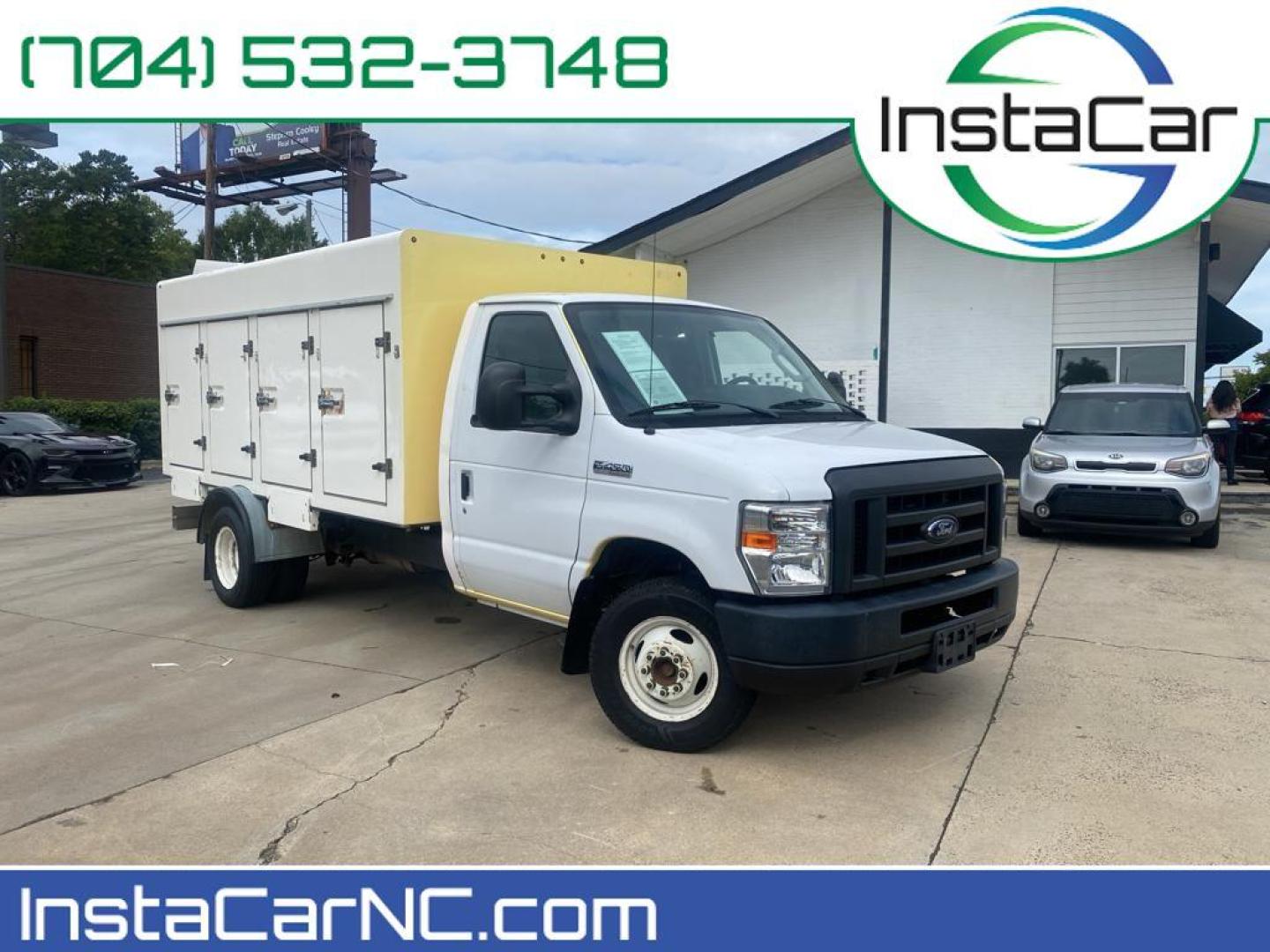 2018 Oxford White /Medium Flint Ford E-450 Super Duty Base (1FDXE4FS0JD) with an V10, 6.8L (415 CID) engine, 6-speed automatic transmission, located at 3147 E Independence Blvd, Charlotte, NC, 28205, 35.200268, -80.773651 - <b>Equipment</b><br>Our dealership has already run the CARFAX report and it is clean. A clean CARFAX is a great asset for resale value in the future. It embodies class and sophistication with its refined white exterior. This vehicle has a V10, 6.8L (415 CID) high output engine. Set the temperature - Photo#0