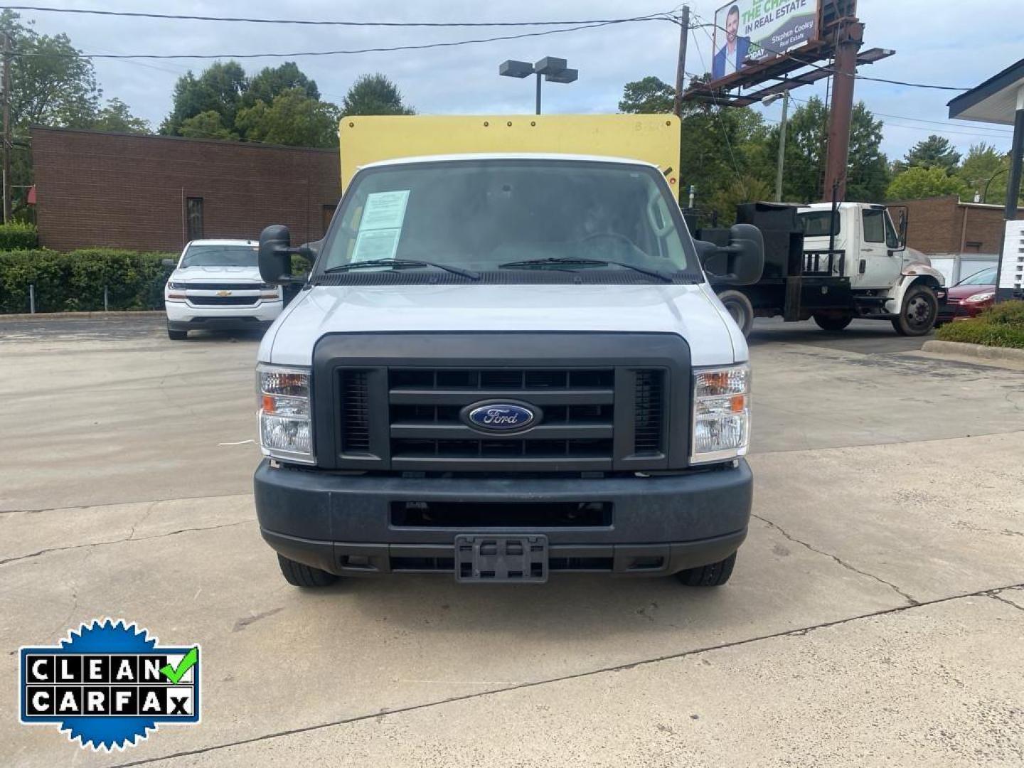 2018 Oxford White /Medium Flint Ford E-450 Super Duty Base (1FDXE4FS0JD) with an V10, 6.8L (415 CID) engine, 6-speed automatic transmission, located at 3147 E Independence Blvd, Charlotte, NC, 28205, 35.200268, -80.773651 - Photo#9