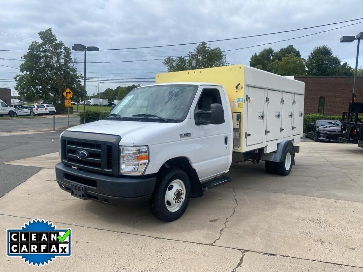 2018 Oxford White /Medium Flint Ford E-450 Super Duty Base (1FDXE4FS0JD) with an V10, 6.8L (415 CID) engine, 6-speed automatic transmission, located at 3147 E Independence Blvd, Charlotte, NC, 28205, 35.200268, -80.773651 - Photo#10