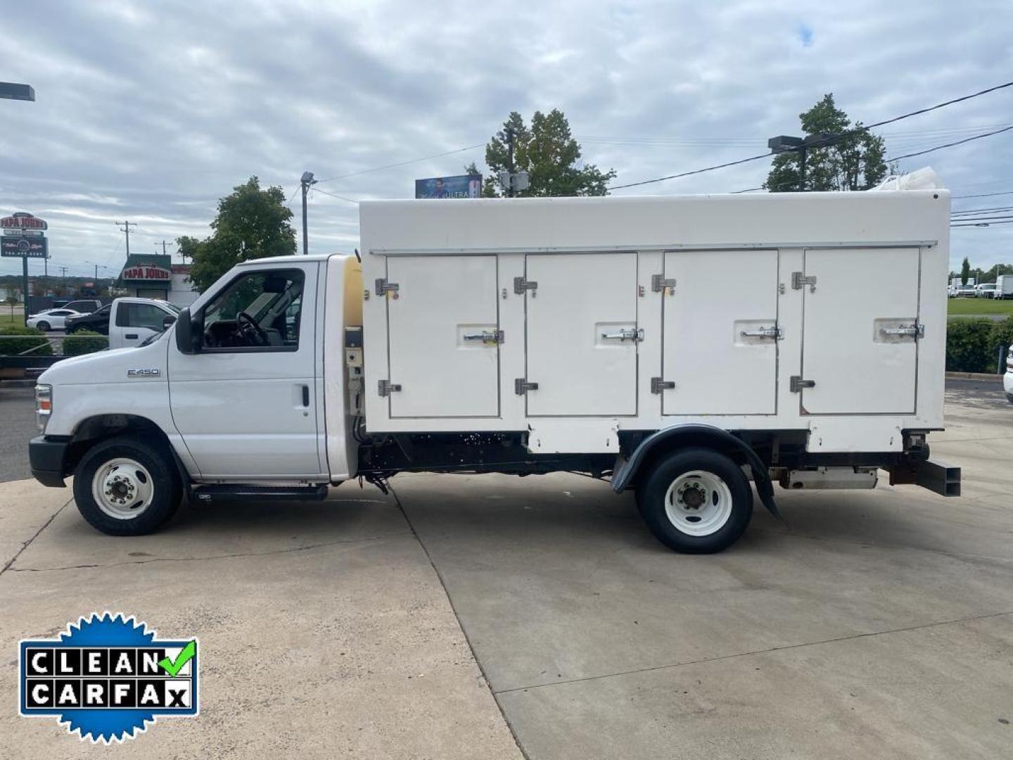 2018 Oxford White /Medium Flint Ford E-450 Super Duty Base (1FDXE4FS0JD) with an V10, 6.8L (415 CID) engine, 6-speed automatic transmission, located at 3147 E Independence Blvd, Charlotte, NC, 28205, 35.200268, -80.773651 - Photo#11