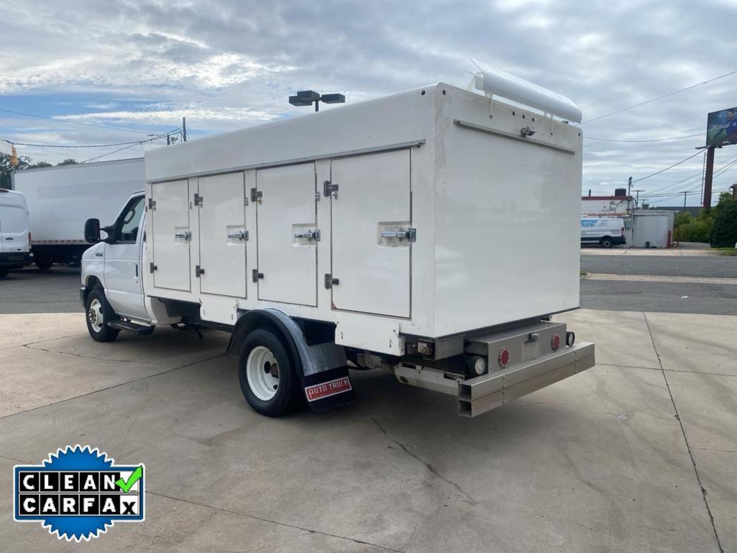 2018 Oxford White /Medium Flint Ford E-450 Super Duty Base (1FDXE4FS0JD) with an V10, 6.8L (415 CID) engine, 6-speed automatic transmission, located at 3147 E Independence Blvd, Charlotte, NC, 28205, 35.200268, -80.773651 - <b>Equipment</b><br>Our dealership has already run the CARFAX report and it is clean. A clean CARFAX is a great asset for resale value in the future. It embodies class and sophistication with its refined white exterior. This vehicle has a V10, 6.8L (415 CID) high output engine. Set the temperature - Photo#12