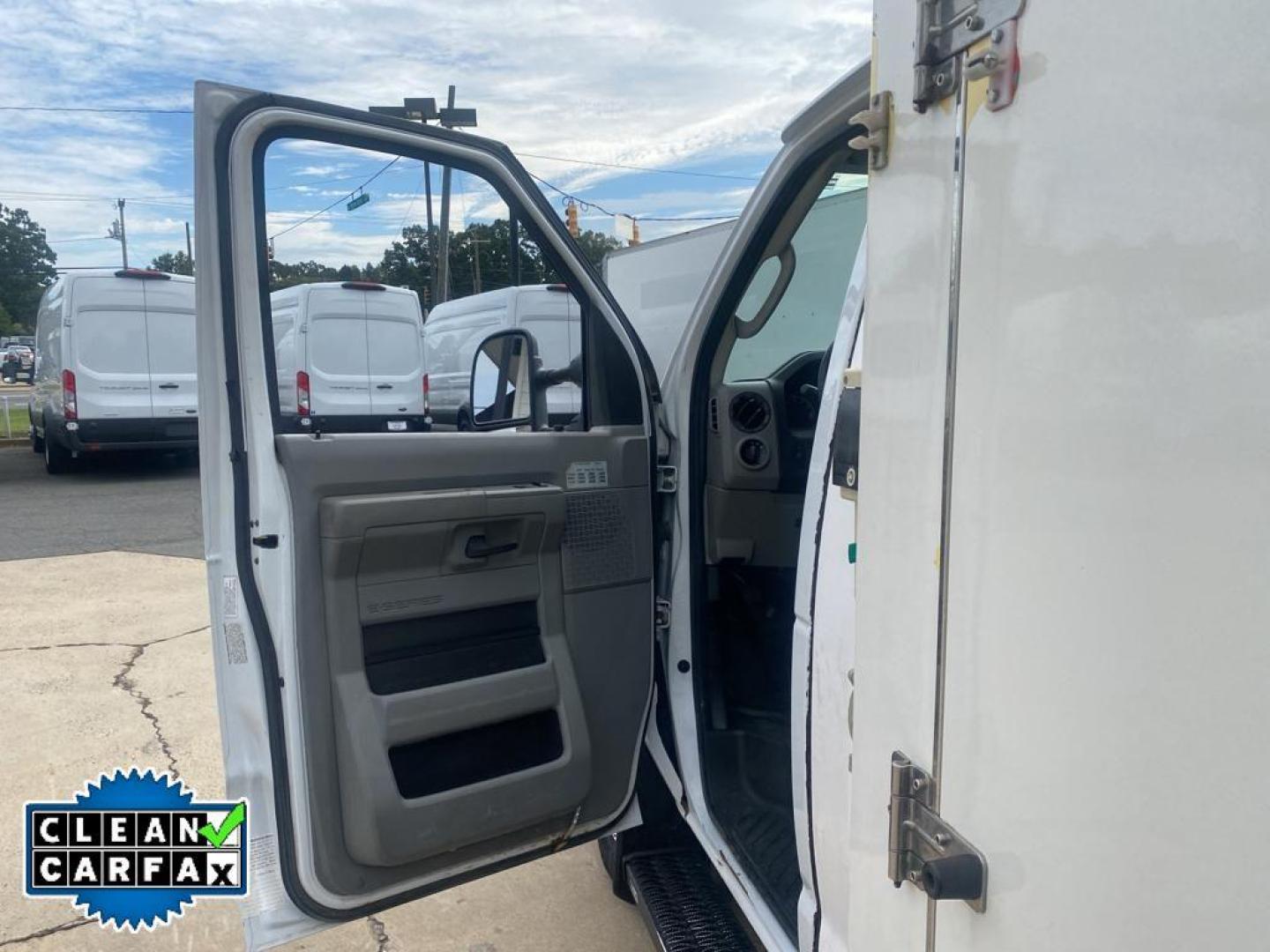 2018 Oxford White /Medium Flint Ford E-450 Super Duty Base (1FDXE4FS0JD) with an V10, 6.8L (415 CID) engine, 6-speed automatic transmission, located at 3147 E Independence Blvd, Charlotte, NC, 28205, 35.200268, -80.773651 - Photo#20