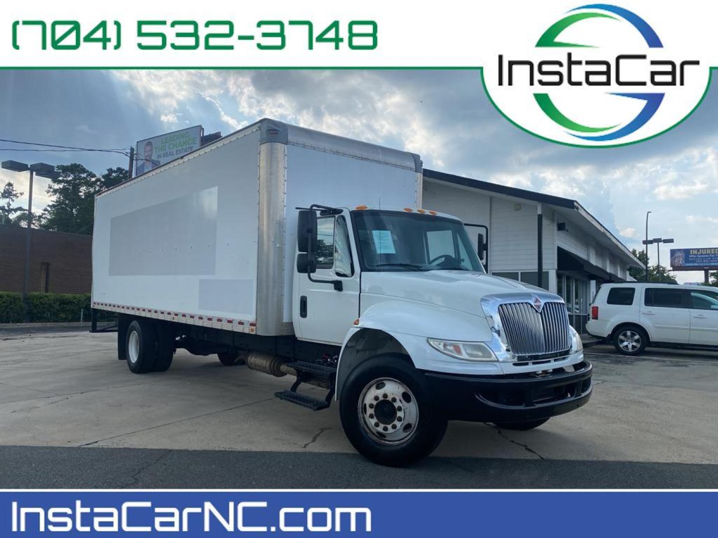 2017 WHITE International DuraStar 4300 (1HTMMMMM6HH) with an 6 Cyl, 6.7L engine, Automatic transmission, located at 3147 E Independence Blvd, Charlotte, NC, 28205, 35.200268, -80.773651 - Photo#0