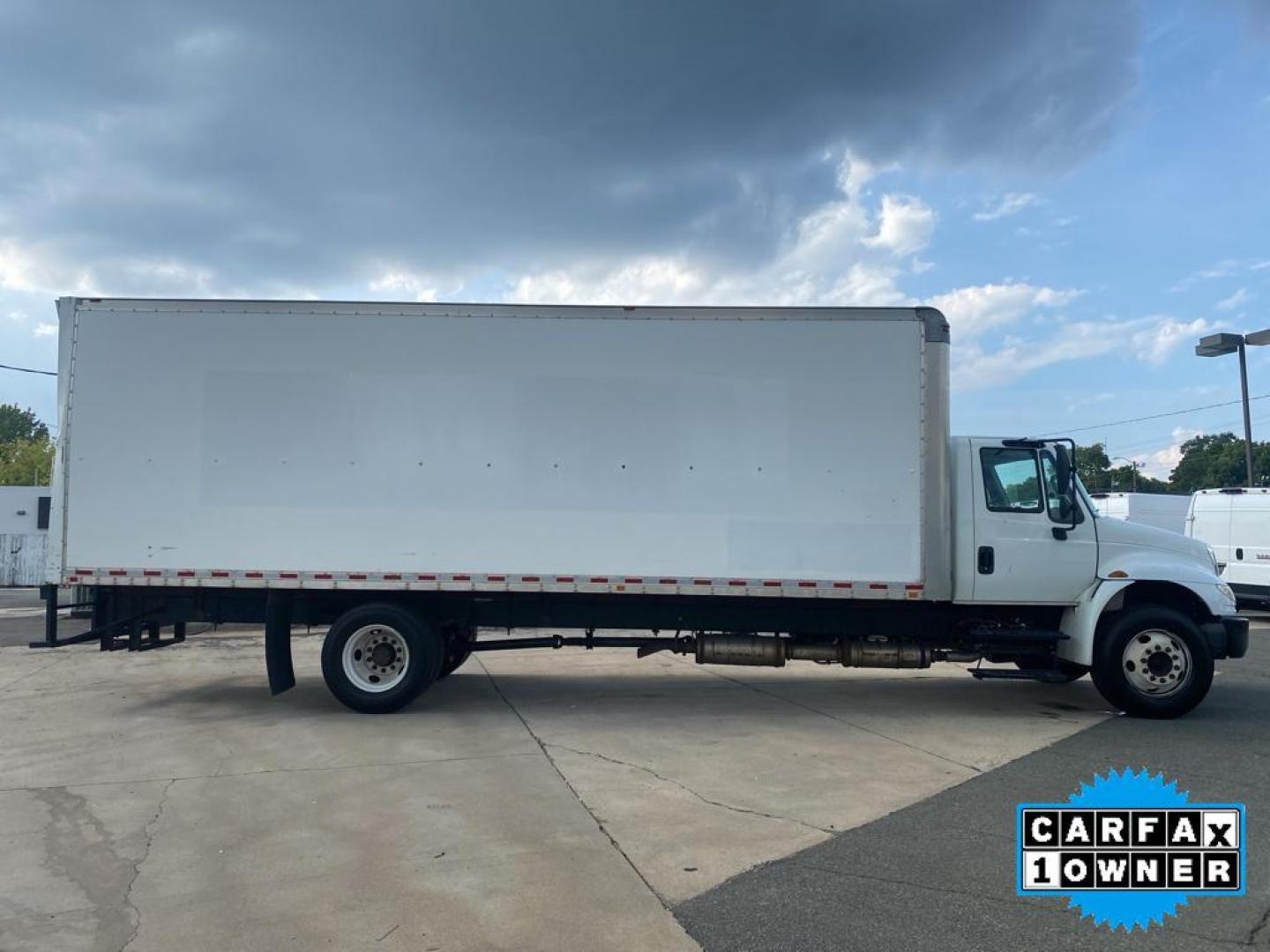 2017 WHITE International DuraStar 4300 (1HTMMMMM6HH) with an 6 Cyl, 6.7L engine, Automatic transmission, located at 3147 E Independence Blvd, Charlotte, NC, 28205, 35.200268, -80.773651 - Photo#12