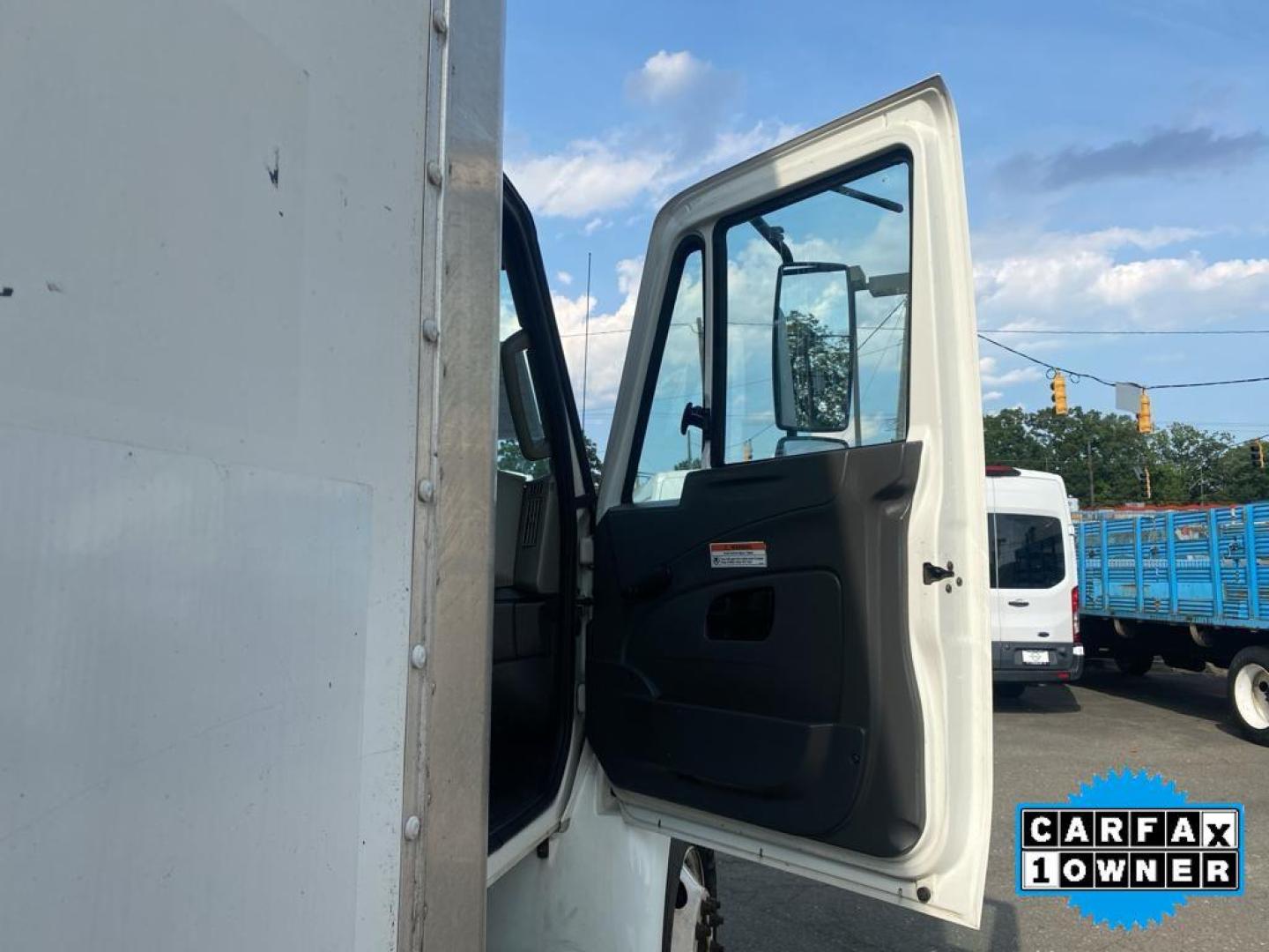 2017 WHITE International DuraStar 4300 (1HTMMMMM6HH) with an 6 Cyl, 6.7L engine, Automatic transmission, located at 3147 E Independence Blvd, Charlotte, NC, 28205, 35.200268, -80.773651 - Photo#18