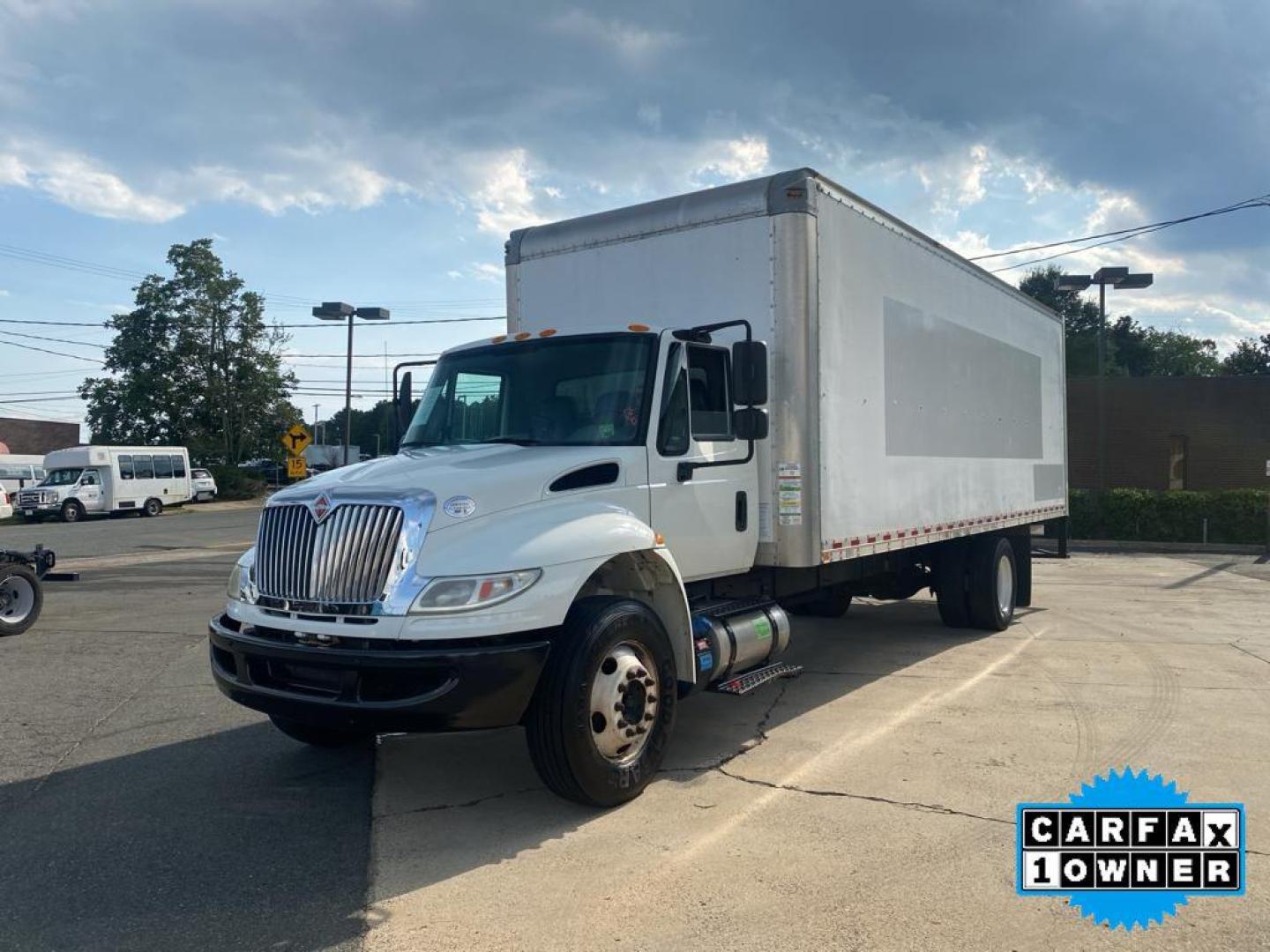 2017 WHITE International DuraStar 4300 (1HTMMMMM6HH) with an 6 Cyl, 6.7L engine, Automatic transmission, located at 3147 E Independence Blvd, Charlotte, NC, 28205, 35.200268, -80.773651 - Photo#7