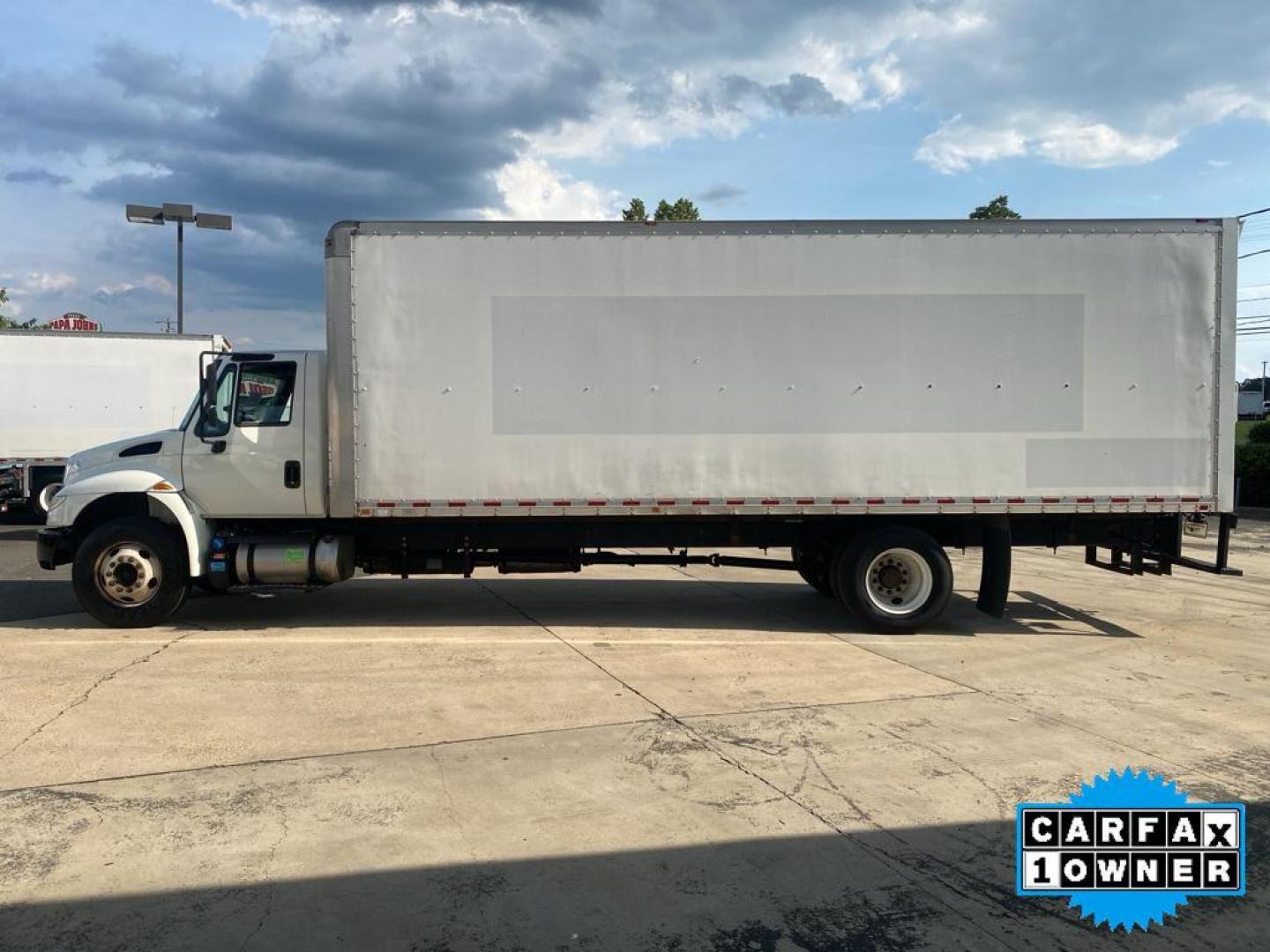 2017 WHITE International DuraStar 4300 (1HTMMMMM6HH) with an 6 Cyl, 6.7L engine, Automatic transmission, located at 3147 E Independence Blvd, Charlotte, NC, 28205, 35.200268, -80.773651 - Photo#8