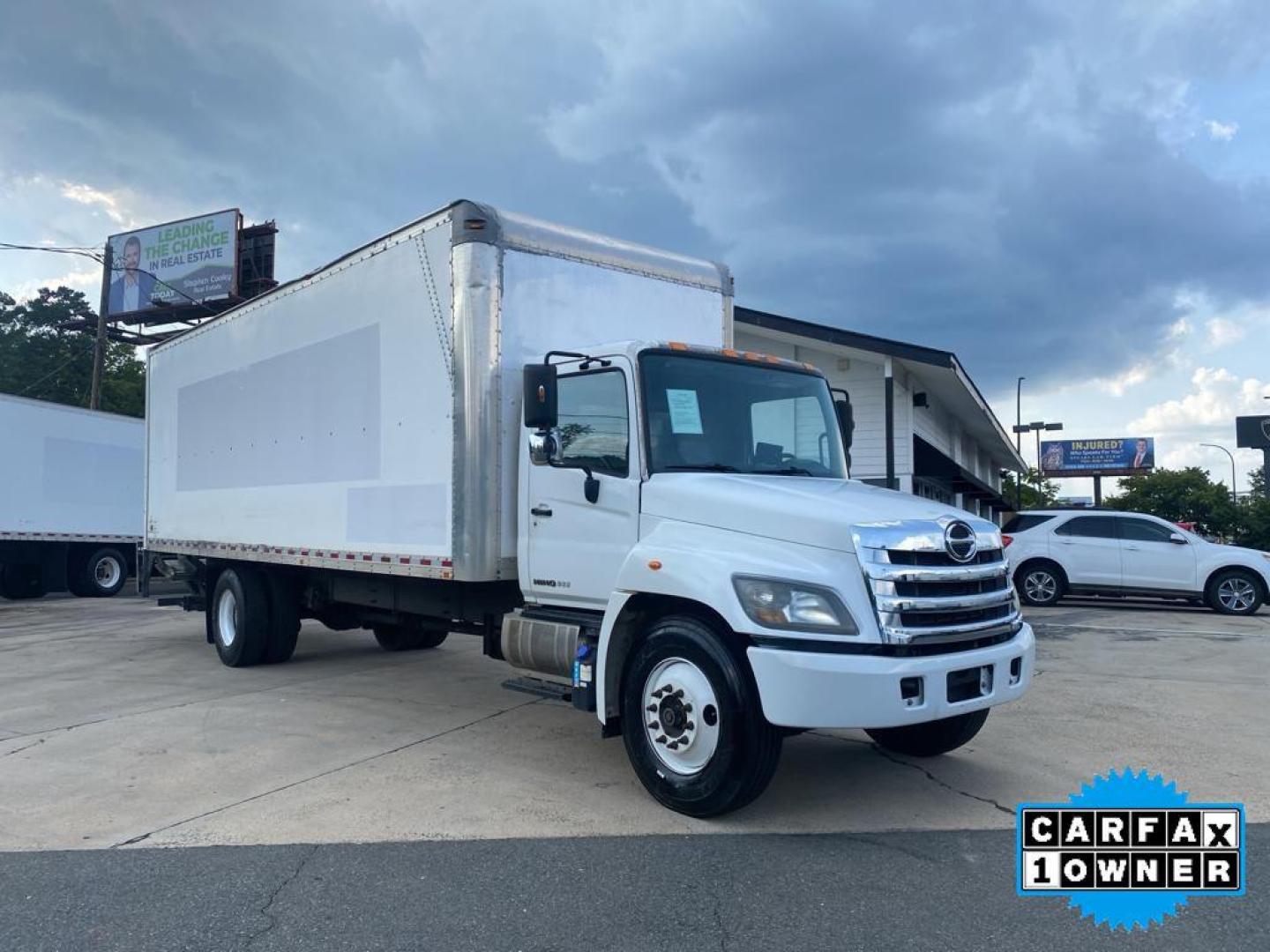 2017 WHITE Hino 268 (5PVNE8JV2H4) with an 6 Cyl, 7.6L engine, Automatic transmission, located at 3147 E Independence Blvd, Charlotte, NC, 28205, 35.200268, -80.773651 - Photo#4