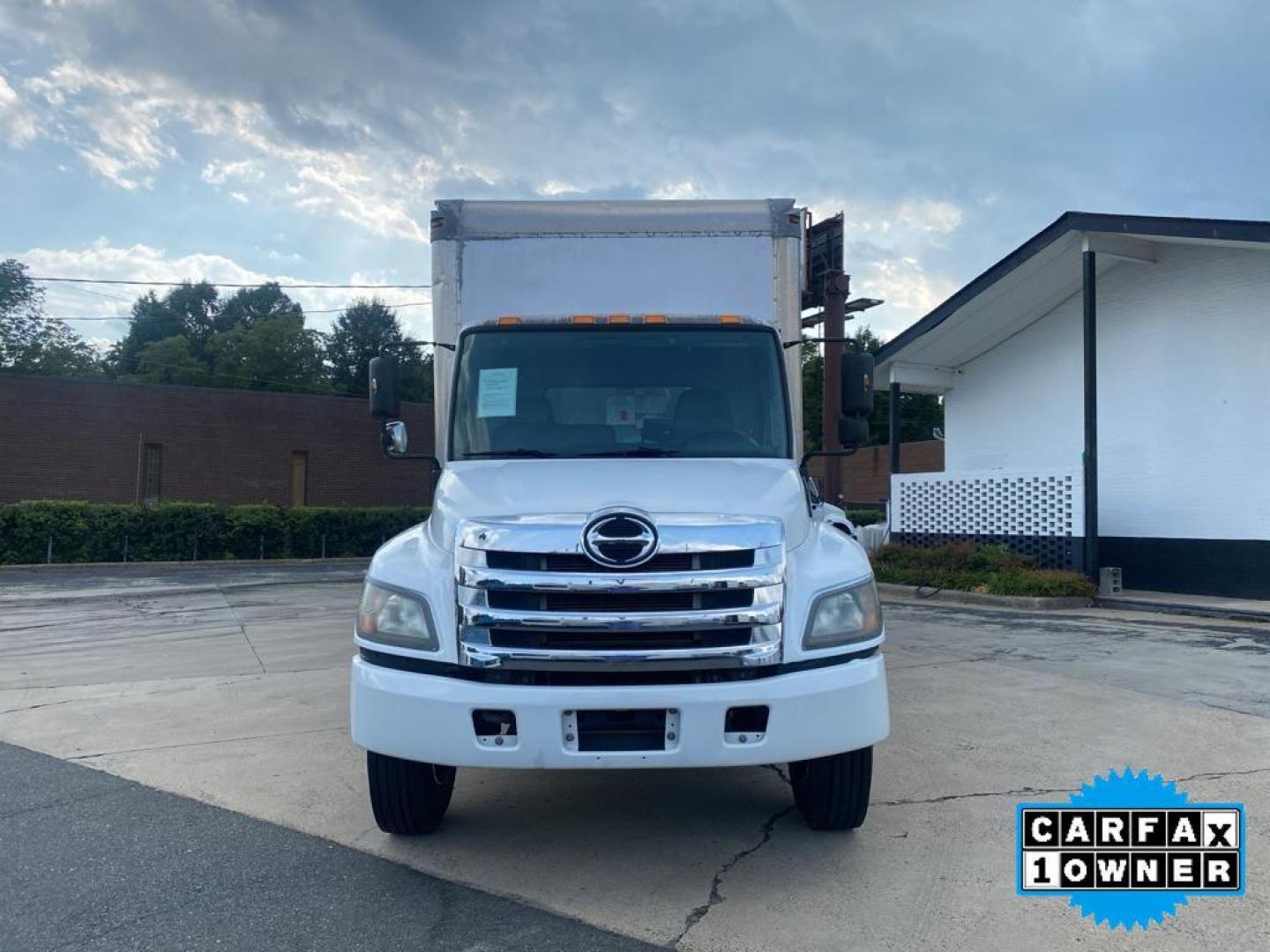 2017 WHITE Hino 268 (5PVNE8JV2H4) with an 6 Cyl, 7.6L engine, Automatic transmission, located at 3147 E Independence Blvd, Charlotte, NC, 28205, 35.200268, -80.773651 - Photo#5