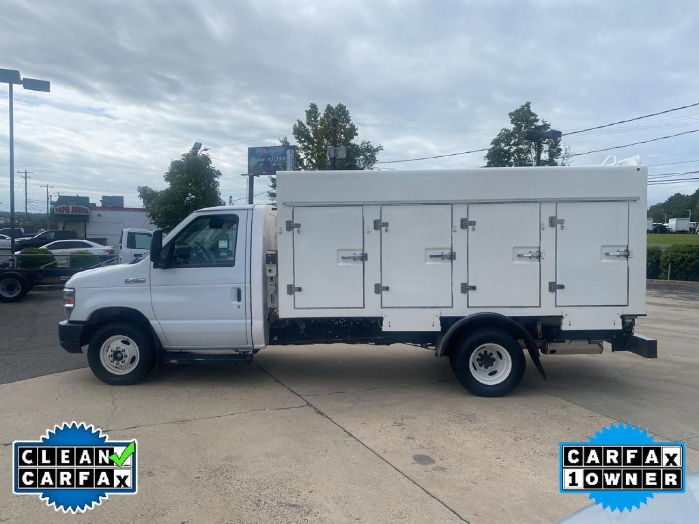 2018 Oxford White /Medium Flint Ford E-450 Super Duty Base (1FDXE4FS4JD) with an V10, 6.8L (415 CID) engine, 6-speed automatic transmission, located at 3147 E Independence Blvd, Charlotte, NC, 28205, 35.200268, -80.773651 - <b>Equipment</b><br>Our dealership has already run the CARFAX report and it is clean. A clean CARFAX is a great asset for resale value in the future. Good News! This certified CARFAX 1-owner vehicle has only had one owner before you. This vehicle has a V10, 6.8L (415 CID) high output engine. The ve - Photo#11