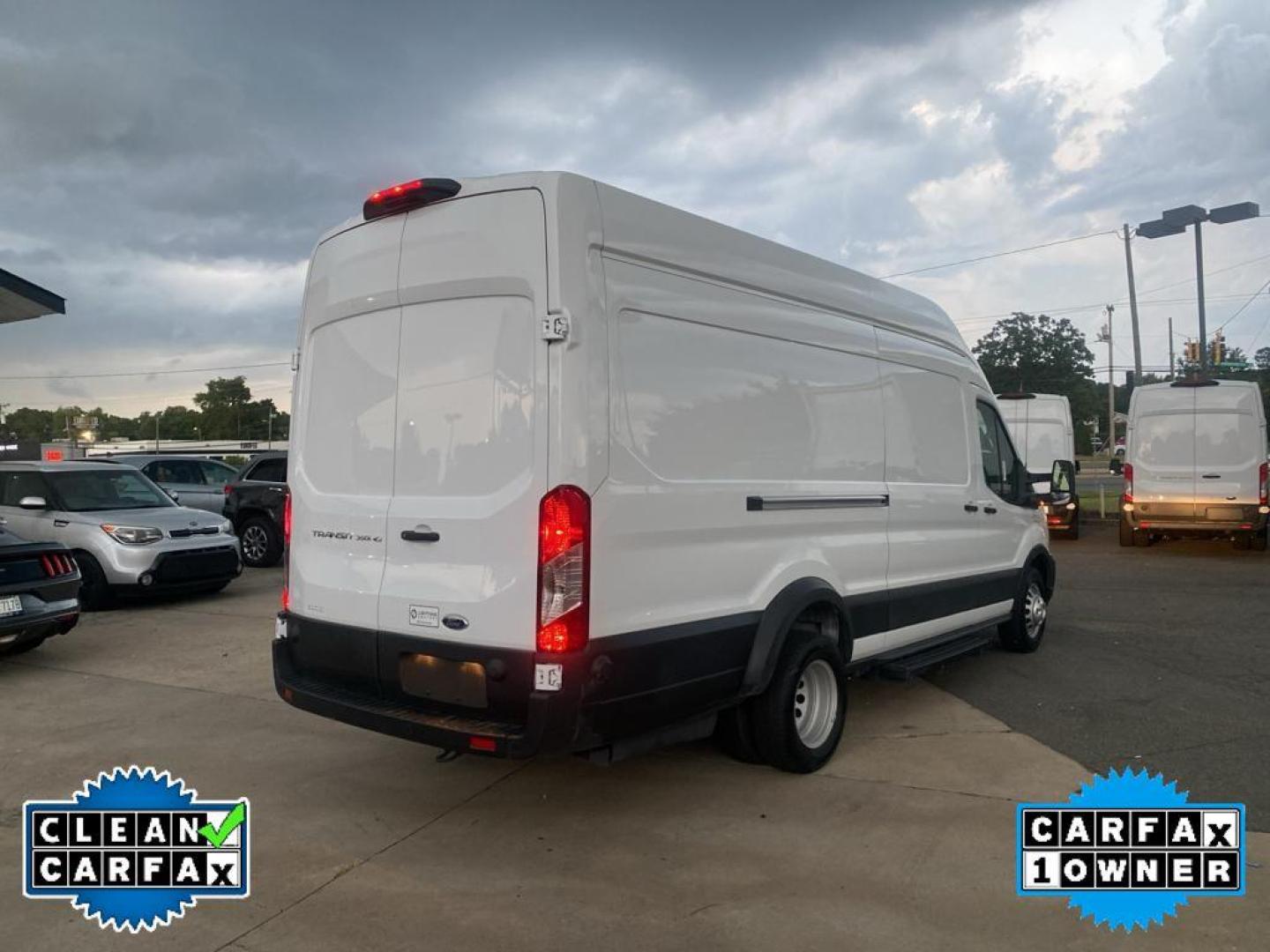 2022 Oxford White /Dark Palazzo Gray Ford Transit Van Base w/11,000 lb. GVWR (1FTRU8XG9NK) with an V6, 3.5L engine, 10-speed automatic transmission, located at 3147 E Independence Blvd, Charlotte, NC, 28205, 35.200268, -80.773651 - <b>Equipment</b><br>Protect this 2022 Ford Transit Van T-350HD EL High Roof from unwanted accidents with a cutting edge backup camera system. This vehicle is a certified CARFAX 1-owner. Our dealership has already run the CARFAX report and it is clean. A clean CARFAX is a great asset for resale valu - Photo#14