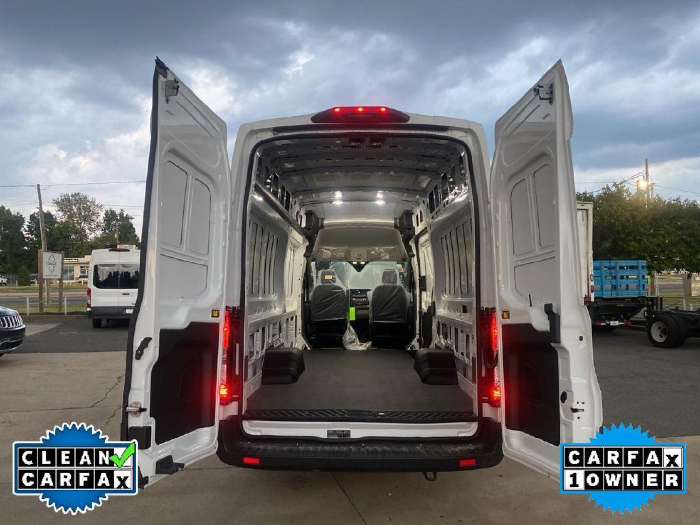 2022 Oxford White /Dark Palazzo Gray Ford Transit Van Base w/11,000 lb. GVWR (1FTRU8XG9NK) with an V6, 3.5L engine, 10-speed automatic transmission, located at 3147 E Independence Blvd, Charlotte, NC, 28205, 35.200268, -80.773651 - <b>Equipment</b><br>Protect this 2022 Ford Transit Van T-350HD EL High Roof from unwanted accidents with a cutting edge backup camera system. This vehicle is a certified CARFAX 1-owner. Our dealership has already run the CARFAX report and it is clean. A clean CARFAX is a great asset for resale valu - Photo#30