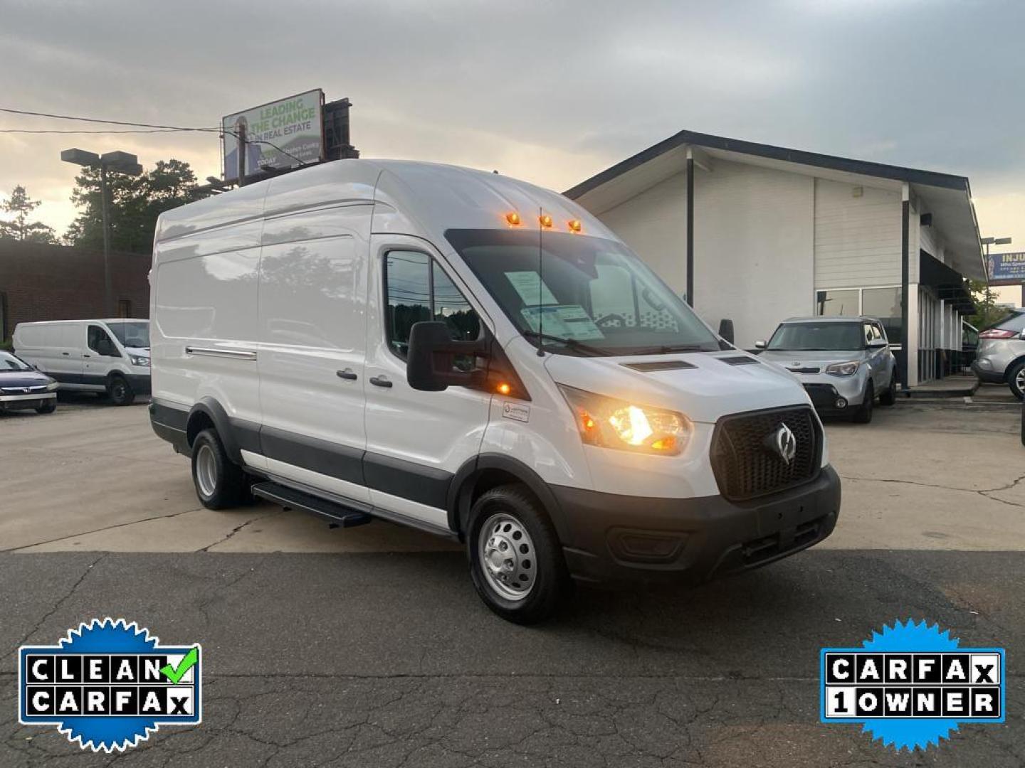 2022 Oxford White /Dark Palazzo Gray Ford Transit Van Base w/11,000 lb. GVWR (1FTRU8XG9NK) with an V6, 3.5L engine, 10-speed automatic transmission, located at 3147 E Independence Blvd, Charlotte, NC, 28205, 35.200268, -80.773651 - <b>Equipment</b><br>Protect this 2022 Ford Transit Van T-350HD EL High Roof from unwanted accidents with a cutting edge backup camera system. This vehicle is a certified CARFAX 1-owner. Our dealership has already run the CARFAX report and it is clean. A clean CARFAX is a great asset for resale valu - Photo#8