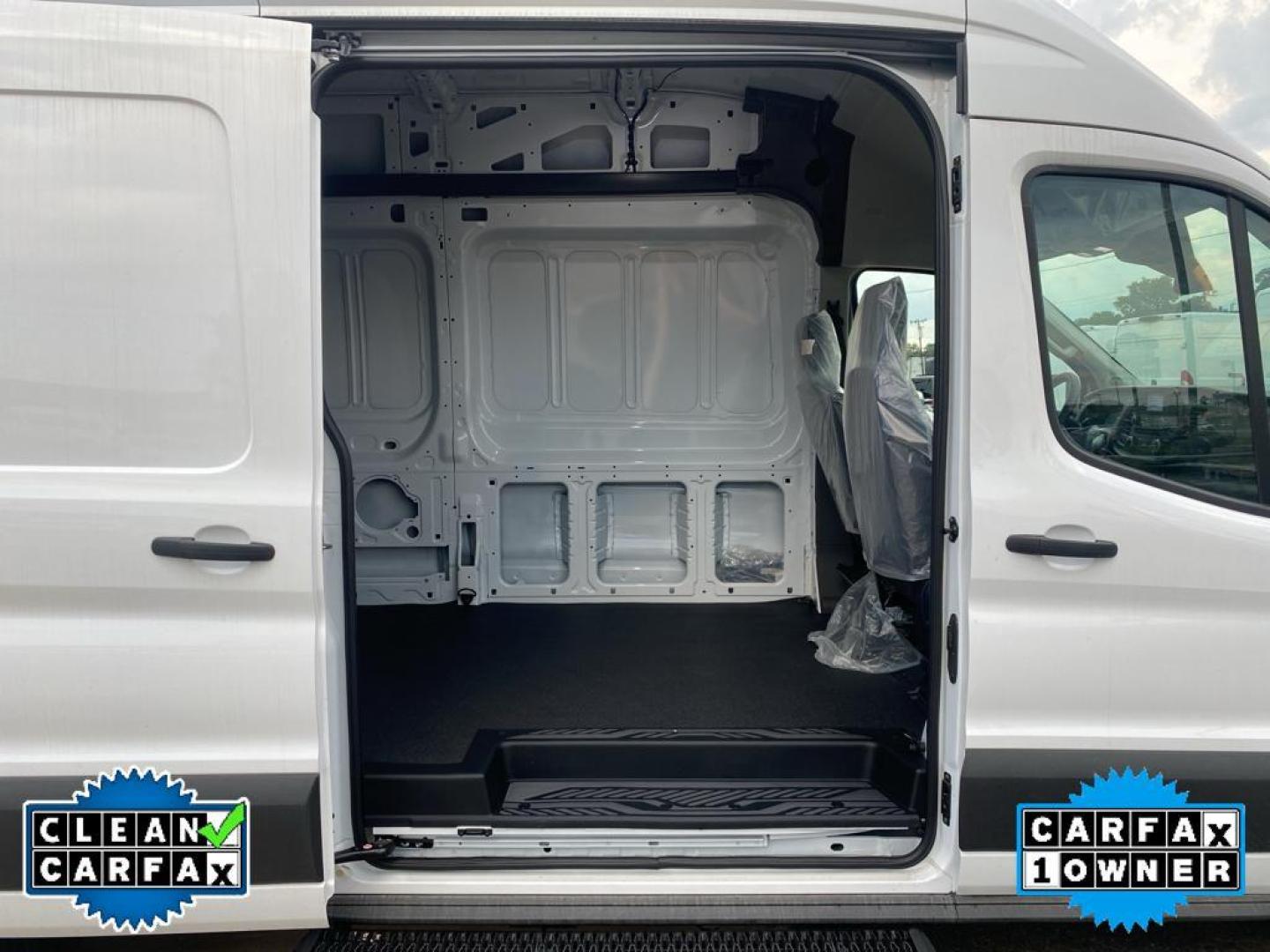 2022 Oxford White /Dark Palazzo Gray Ford Transit Van Base w/11,000 lb. GVWR (1FTRU8XG0NK) with an V6, 3.5L engine, 10-speed automatic transmission, located at 3147 E Independence Blvd, Charlotte, NC, 28205, 35.200268, -80.773651 - <b>Equipment</b><br>Our dealership has already run the CARFAX report and it is clean. A clean CARFAX is a great asset for resale value in the future. Protect this 2022 Ford Transit Van T-350HD EL High Roof from unwanted accidents with a cutting edge backup camera system. This Ford Transit Van featu - Photo#27