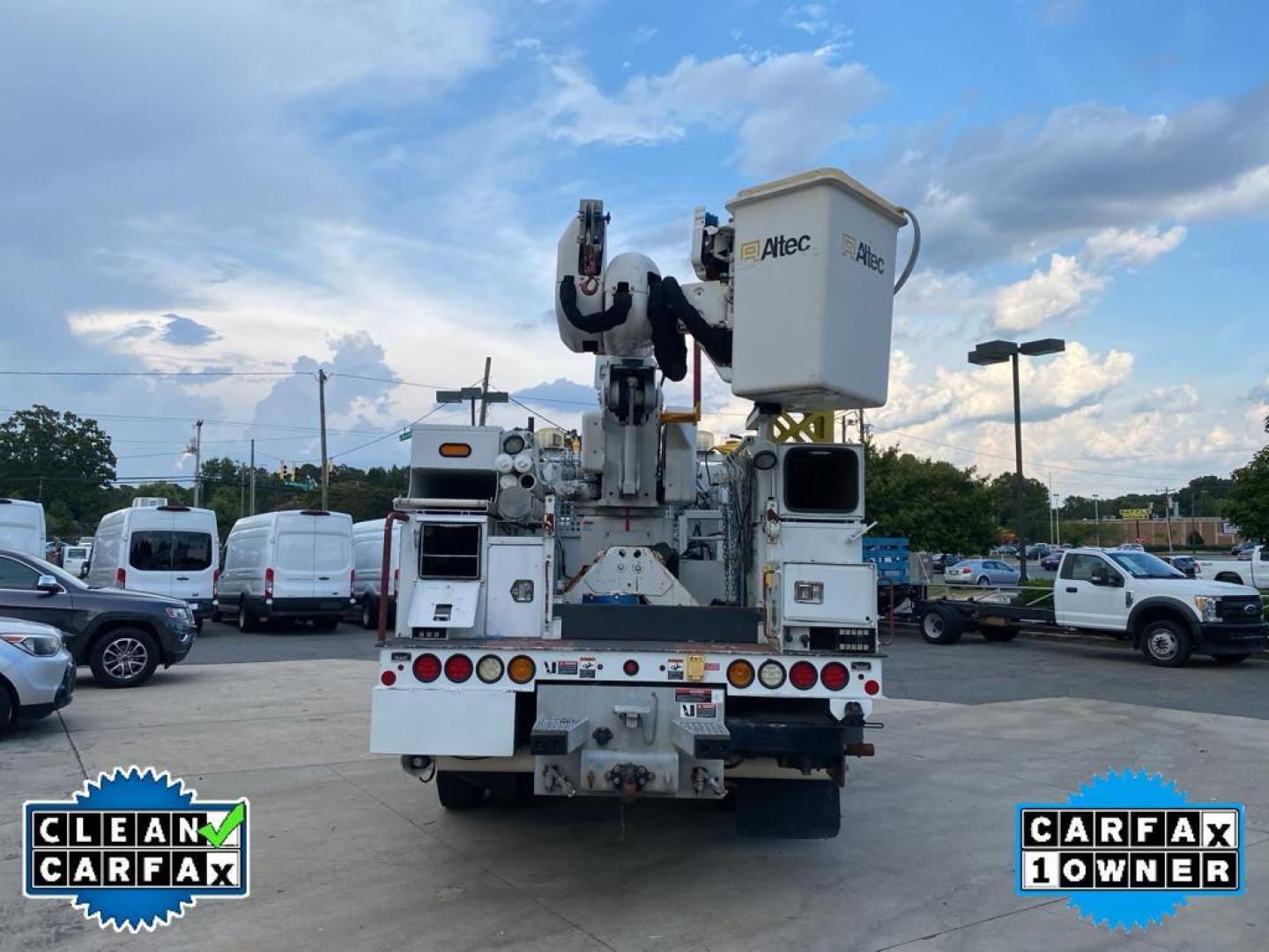 2016 WHITE International WorkStar 7400 (1HTWCSTR7GH) with an L6, 9.3L (570 CID) engine, Automatic transmission, located at 3147 E Independence Blvd, Charlotte, NC, 28205, 35.200268, -80.773651 - Photo#13