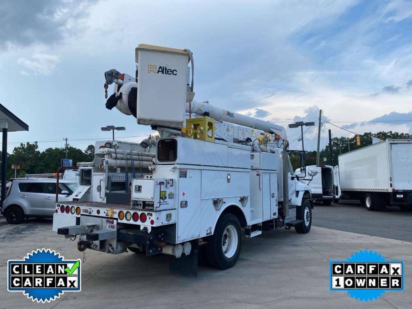 2016 WHITE International WorkStar 7400 (1HTWCSTR7GH) with an L6, 9.3L (570 CID) engine, Automatic transmission, located at 3147 E Independence Blvd, Charlotte, NC, 28205, 35.200268, -80.773651 - Photo#14