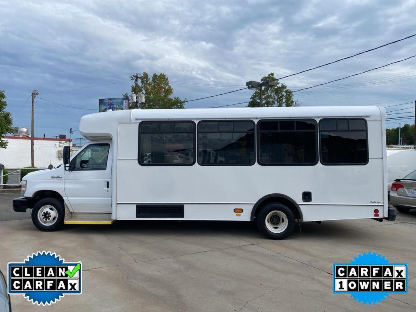 2016 Oxford White /Medium Flint Ford E-450 Super Duty Base (1FDFE4FS6GD) with an V10, 6.8L (415 CID) engine, 6-speed automatic transmission, located at 3147 E Independence Blvd, Charlotte, NC, 28205, 35.200268, -80.773651 - <b>Equipment</b><br>The Ford E-450 Super Duty has a clean CARFAX vehicle history report. This vehicle is a certified CARFAX 1-owner. Maintaining a stable interior temperature in this Ford E-450 Super Duty is easy with the climate control system. The Ford E-450 Super Duty embodies class and sophistic - Photo#4