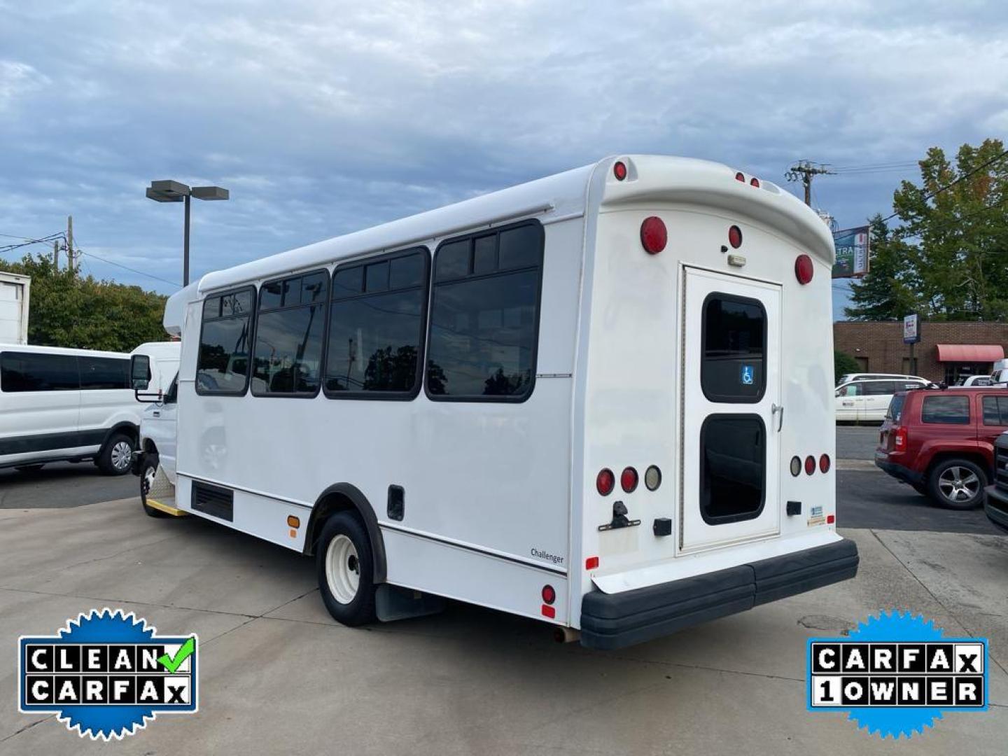 2016 Oxford White /Medium Flint Ford E-450 Super Duty Base (1FDFE4FS6GD) with an V10, 6.8L (415 CID) engine, 6-speed automatic transmission, located at 3147 E Independence Blvd, Charlotte, NC, 28205, 35.200268, -80.773651 - <b>Equipment</b><br>The Ford E-450 Super Duty has a clean CARFAX vehicle history report. This vehicle is a certified CARFAX 1-owner. Maintaining a stable interior temperature in this Ford E-450 Super Duty is easy with the climate control system. The Ford E-450 Super Duty embodies class and sophistic - Photo#5