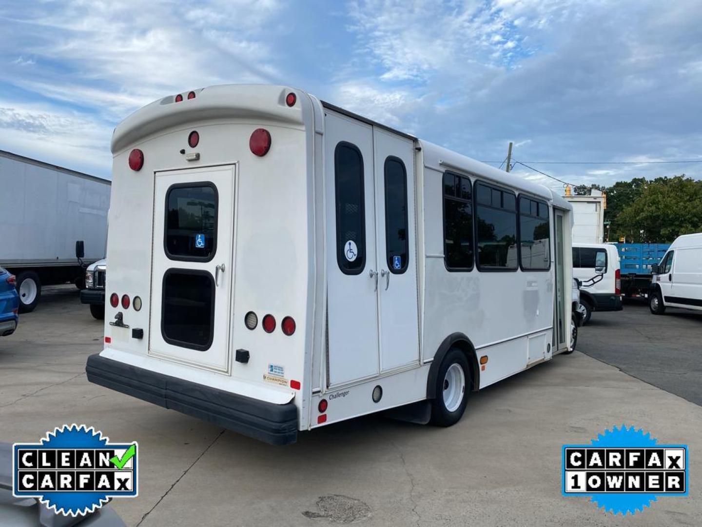 2016 Oxford White /Medium Flint Ford E-450 Super Duty Base (1FDFE4FS6GD) with an V10, 6.8L (415 CID) engine, 6-speed automatic transmission, located at 3147 E Independence Blvd, Charlotte, NC, 28205, 35.200268, -80.773651 - <b>Equipment</b><br>The Ford E-450 Super Duty has a clean CARFAX vehicle history report. This vehicle is a certified CARFAX 1-owner. Maintaining a stable interior temperature in this Ford E-450 Super Duty is easy with the climate control system. The Ford E-450 Super Duty embodies class and sophistic - Photo#7