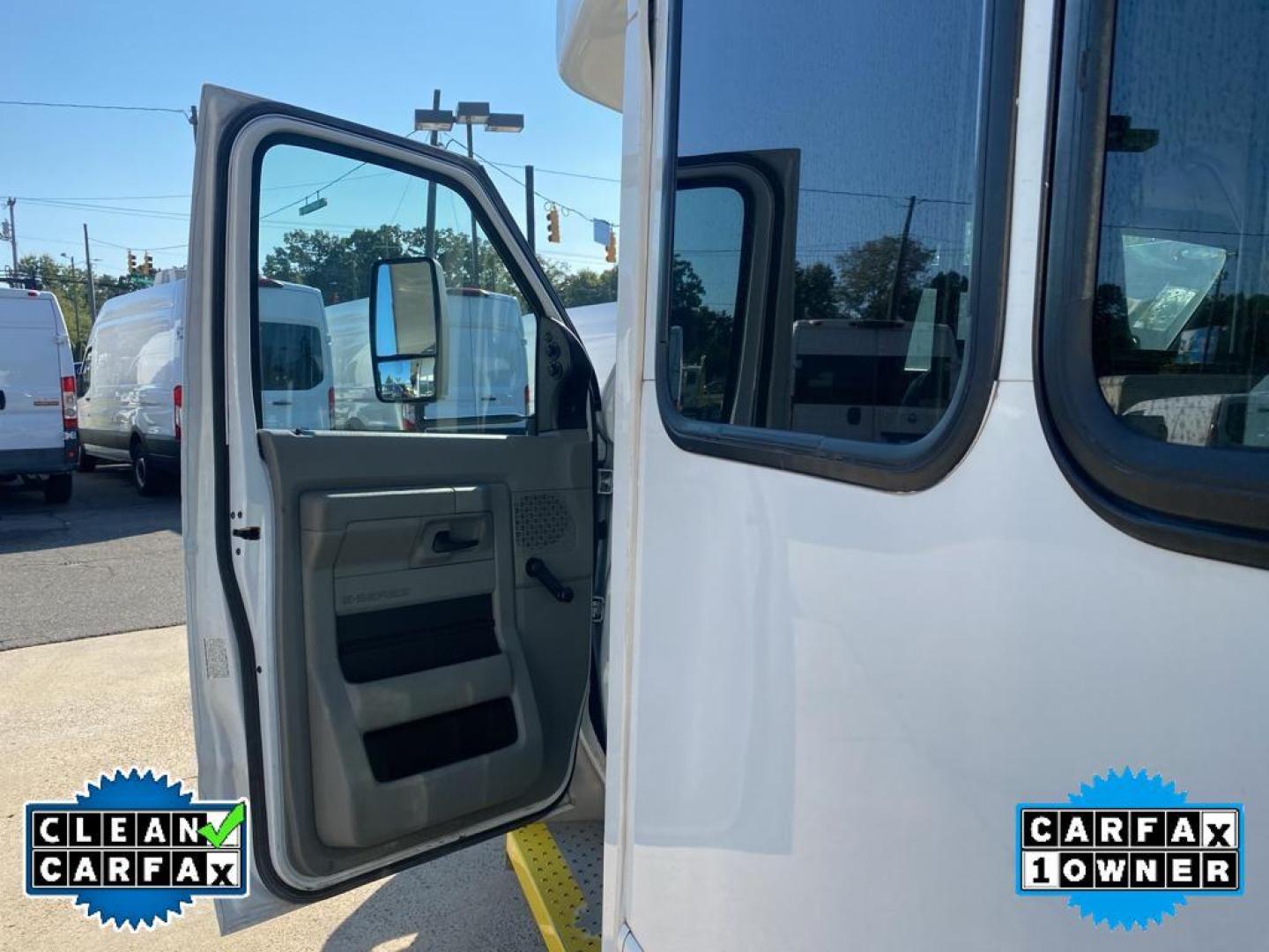 2019 Oxford White /Medium Flint Ford E-450 Super Duty Base (1FDFE4FS0KD) with an V10, 6.8L (415 CID) engine, 6-speed automatic transmission, located at 3147 E Independence Blvd, Charlotte, NC, 28205, 35.200268, -80.773651 - <b>Equipment</b><br>Good News! This certified CARFAX 1-owner vehicle has only had one owner before you. The vehicle has a clean CARFAX vehicle history report. This vehicle has a V10, 6.8L (415 CID) high output engine. This 1 1/2 ton van embodies class and sophistication with its refined white exteri - Photo#9