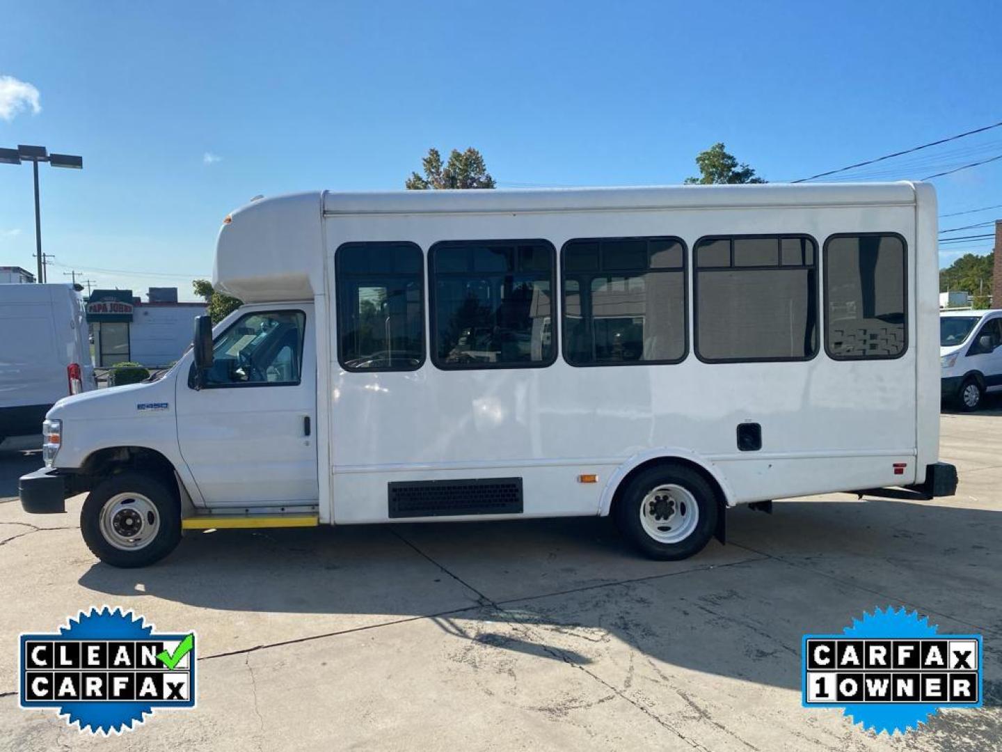 2019 Oxford White /Medium Flint Ford E-450 Super Duty Base (1FDFE4FS0KD) with an V10, 6.8L (415 CID) engine, 6-speed automatic transmission, located at 3147 E Independence Blvd, Charlotte, NC, 28205, 35.200268, -80.773651 - <b>Equipment</b><br>Good News! This certified CARFAX 1-owner vehicle has only had one owner before you. The vehicle has a clean CARFAX vehicle history report. This vehicle has a V10, 6.8L (415 CID) high output engine. This 1 1/2 ton van embodies class and sophistication with its refined white exteri - Photo#4