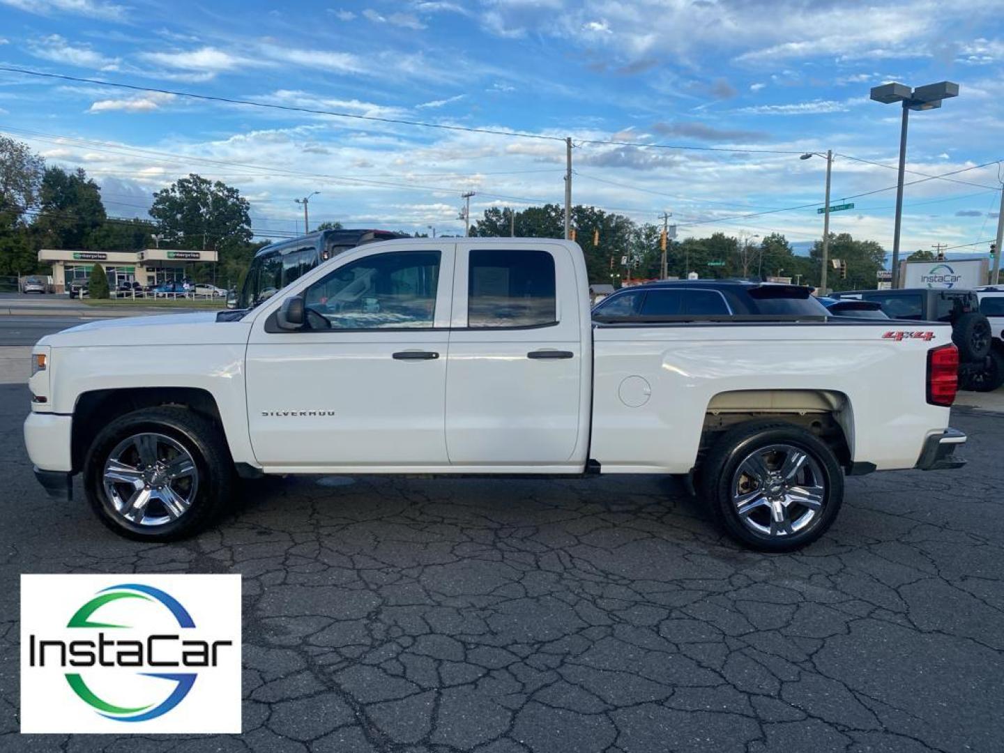 2018 Summit White /Dark Ash/Jet Black Chevrolet Silverado Custom (1GCVKPEC3JZ) with an V8, 5.3L engine, 6-speed automatic transmission, located at 3147 E Independence Blvd, Charlotte, NC, 28205, 35.200268, -80.773651 - <b>Equipment</b><br>This Chevrolet Silverado will allow to see the road and so much more with the HID headlights. The premium wheels make this model stand out from the crowd. Bluetooth technology is built into this vehicle, keeping your hands on the steering wheel and your focus on the road. The sat - Photo#9