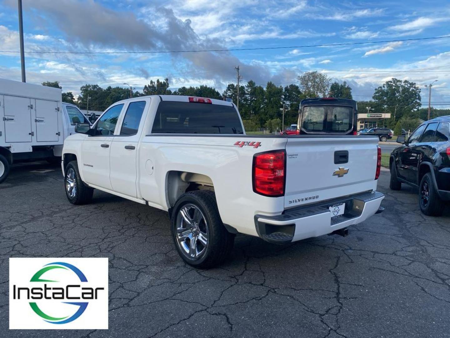 2018 Summit White /Dark Ash/Jet Black Chevrolet Silverado Custom (1GCVKPEC3JZ) with an V8, 5.3L engine, 6-speed automatic transmission, located at 3147 E Independence Blvd, Charlotte, NC, 28205, 35.200268, -80.773651 - <b>Equipment</b><br>This Chevrolet Silverado will allow to see the road and so much more with the HID headlights. The premium wheels make this model stand out from the crowd. Bluetooth technology is built into this vehicle, keeping your hands on the steering wheel and your focus on the road. The sat - Photo#10