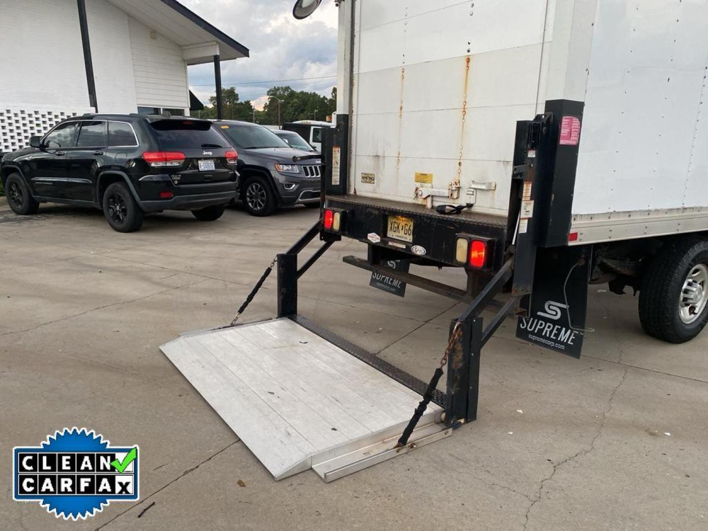 2018 Summit White /Medium Pewter Chevrolet Express Work Van (1GB0GRFP3J1) with an V6, 4.3L engine, 8-speed automatic transmission, located at 3147 E Independence Blvd, Charlotte, NC, 28205, 35.200268, -80.773651 - Photo#7