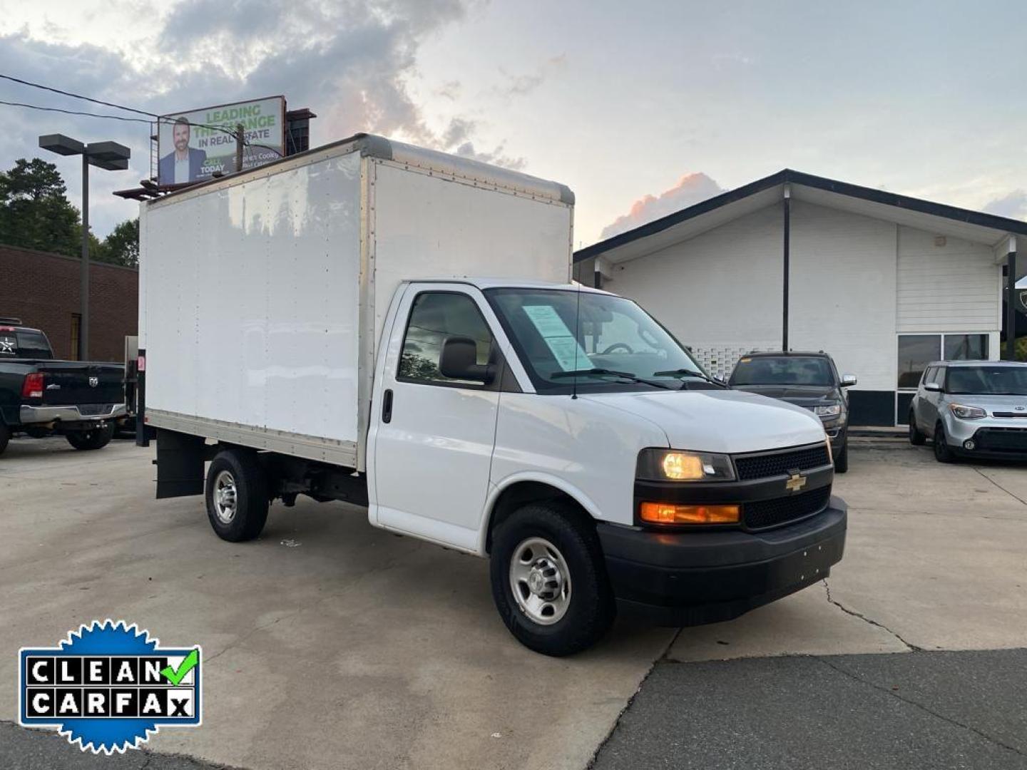 2018 Summit White /Medium Pewter Chevrolet Express Work Van (1GB0GRFP3J1) with an V6, 4.3L engine, 8-speed automatic transmission, located at 3147 E Independence Blvd, Charlotte, NC, 28205, 35.200268, -80.773651 - Photo#8