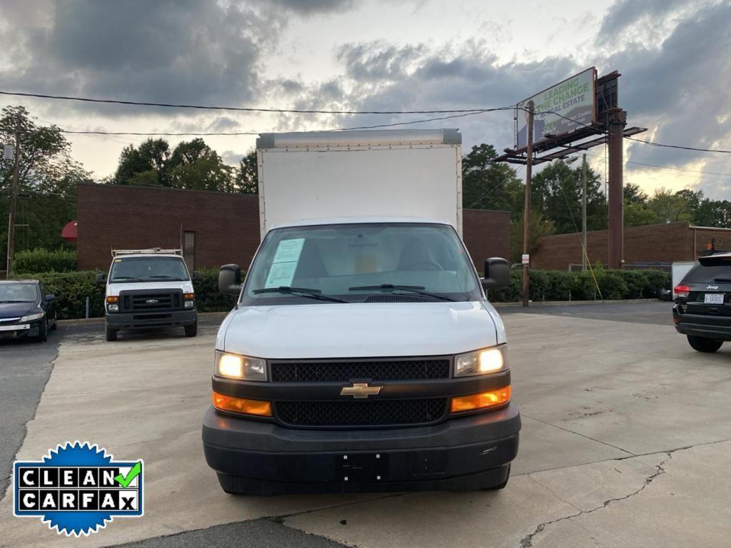 2018 Summit White /Medium Pewter Chevrolet Express Work Van (1GB0GRFP3J1) with an V6, 4.3L engine, 8-speed automatic transmission, located at 3147 E Independence Blvd, Charlotte, NC, 28205, 35.200268, -80.773651 - Photo#9