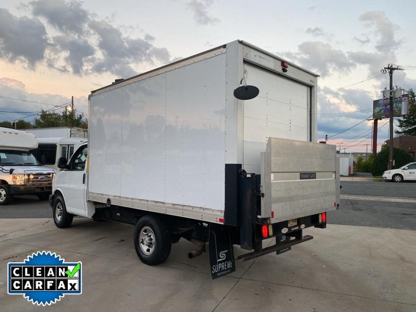 2018 Summit White /Medium Pewter Chevrolet Express Work Van (1GB0GRFP3J1) with an V6, 4.3L engine, 8-speed automatic transmission, located at 3147 E Independence Blvd, Charlotte, NC, 28205, 35.200268, -80.773651 - Photo#12