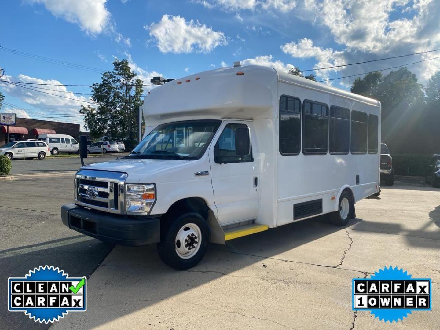 2019 Oxford White /Medium Flint Ford E-450 Super Duty Base (1FDFE4FS2KD) with an V10, 6.8L (415 CID) engine, 6-speed automatic transmission, located at 3147 E Independence Blvd, Charlotte, NC, 28205, 35.200268, -80.773651 - Photo#10