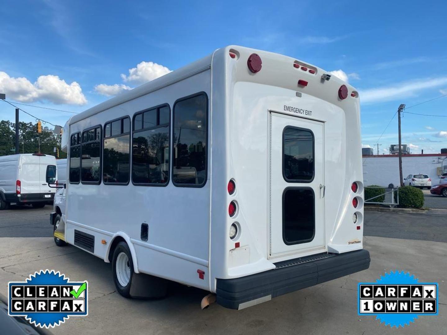 2019 Oxford White /Medium Flint Ford E-450 Super Duty Base (1FDFE4FS2KD) with an V10, 6.8L (415 CID) engine, 6-speed automatic transmission, located at 3147 E Independence Blvd, Charlotte, NC, 28205, 35.200268, -80.773651 - Photo#12