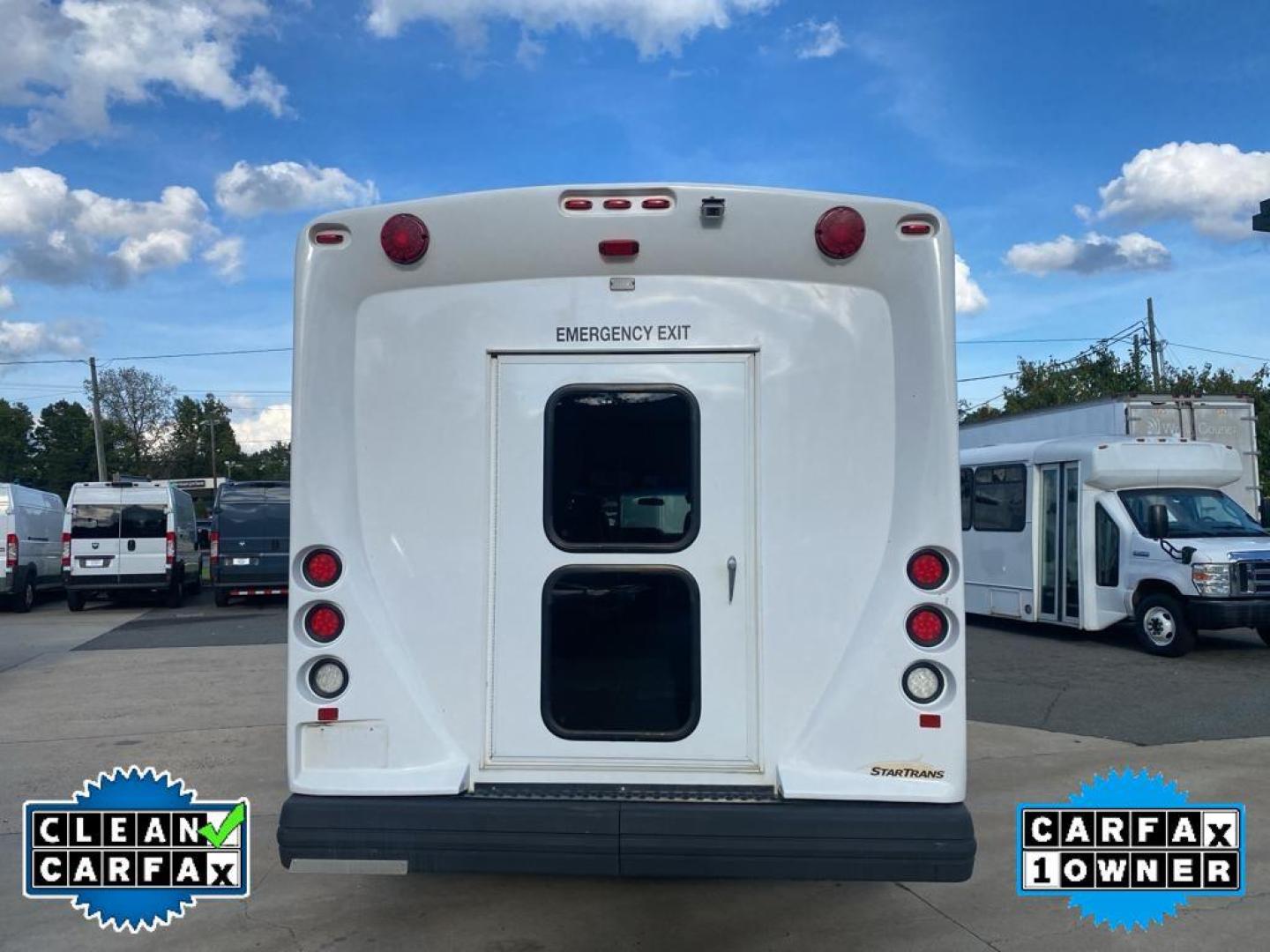 2019 Oxford White /Medium Flint Ford E-450 Super Duty Base (1FDFE4FS2KD) with an V10, 6.8L (415 CID) engine, 6-speed automatic transmission, located at 3147 E Independence Blvd, Charlotte, NC, 28205, 35.200268, -80.773651 - Photo#13