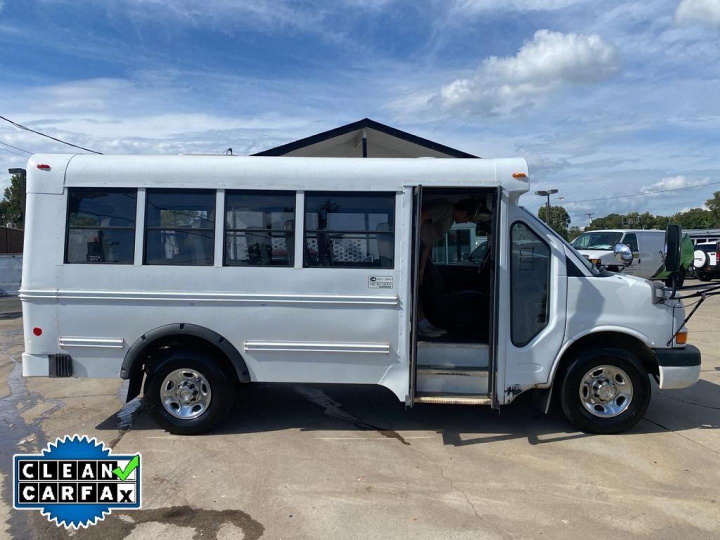 2013 Summit White /Medium Pewter Chevrolet Express Work Van (1GB0G2BA3D1) with an V8, 4.8L engine, 6-speed automatic transmission, located at 3147 E Independence Blvd, Charlotte, NC, 28205, 35.200268, -80.773651 - <b>Equipment</b><br>Our dealership has already run the CARFAX report and it is clean. A clean CARFAX is a great asset for resale value in the future. This Chevrolet Express is rear wheel drive. Maintaining a stable interior temperature in this 1 ton van is easy with the climate control system. This - Photo#12