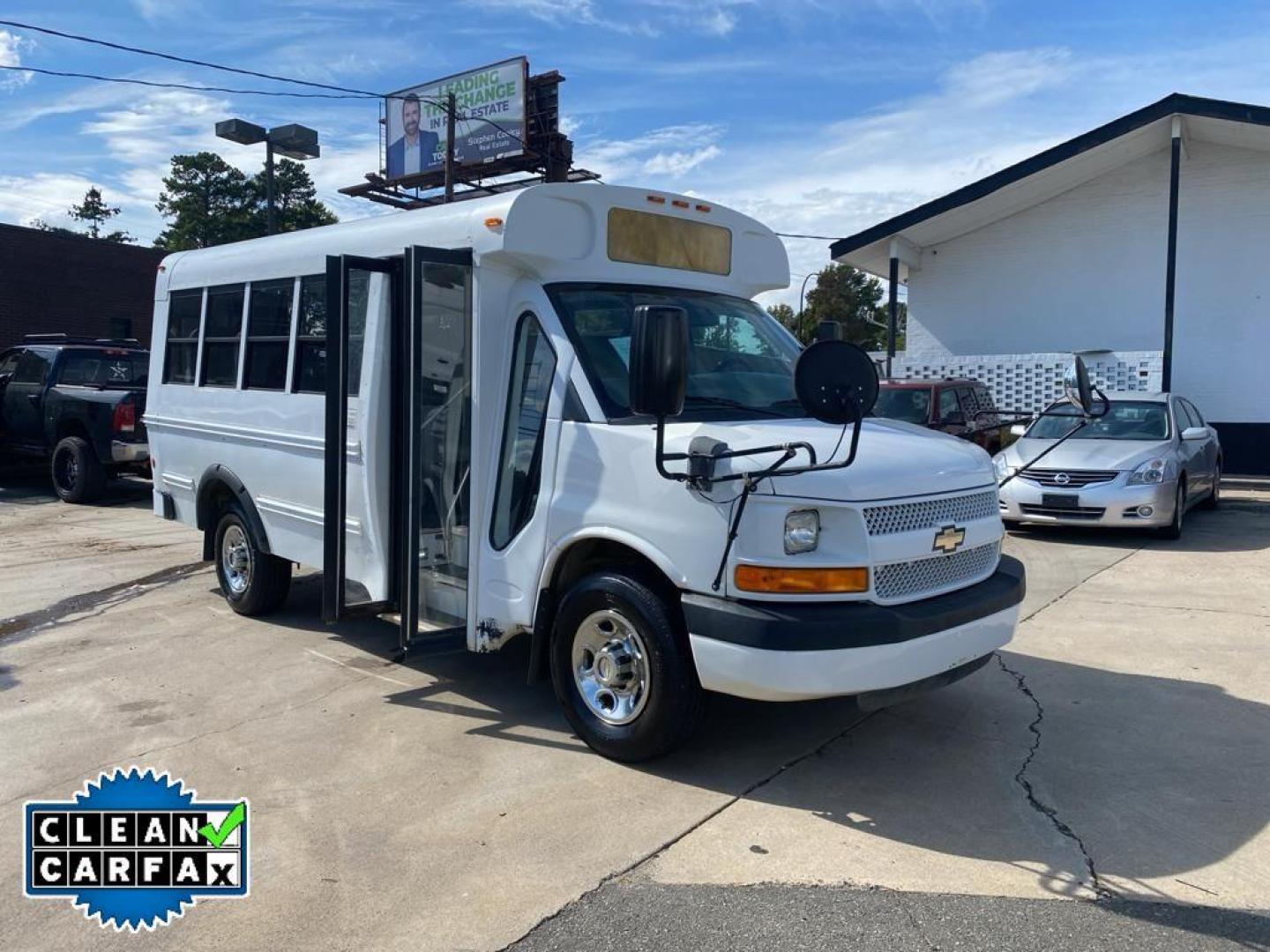 2013 Summit White /Medium Pewter Chevrolet Express Work Van (1GB0G2BA3D1) with an V8, 4.8L engine, 6-speed automatic transmission, located at 3147 E Independence Blvd, Charlotte, NC, 28205, 35.200268, -80.773651 - <b>Equipment</b><br>Our dealership has already run the CARFAX report and it is clean. A clean CARFAX is a great asset for resale value in the future. This Chevrolet Express is rear wheel drive. Maintaining a stable interior temperature in this 1 ton van is easy with the climate control system. This - Photo#5