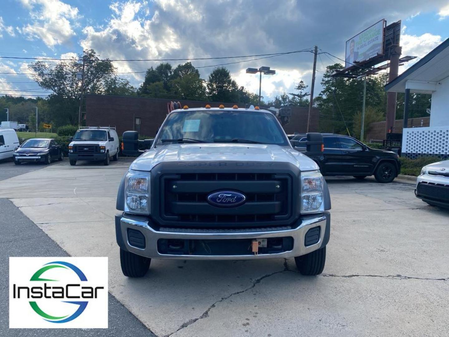 2016 Oxford White /Steel Ford F-550 XL (1FDUF5HT0GE) with an V8, 6.7L engine, 6-speed automatic transmission, located at 3147 E Independence Blvd, Charlotte, NC, 28205, 35.200268, -80.773651 - <b>Equipment</b><br>The Ford F-550 features a hands-free Bluetooth phone system. The steering wheel audio controls on this Ford F-550 keep the volume and station within easy reach. A trailer braking system is already installed on the Ford F-550. Always ready for work. this 2016 Ford F-550 F Series - Photo#10