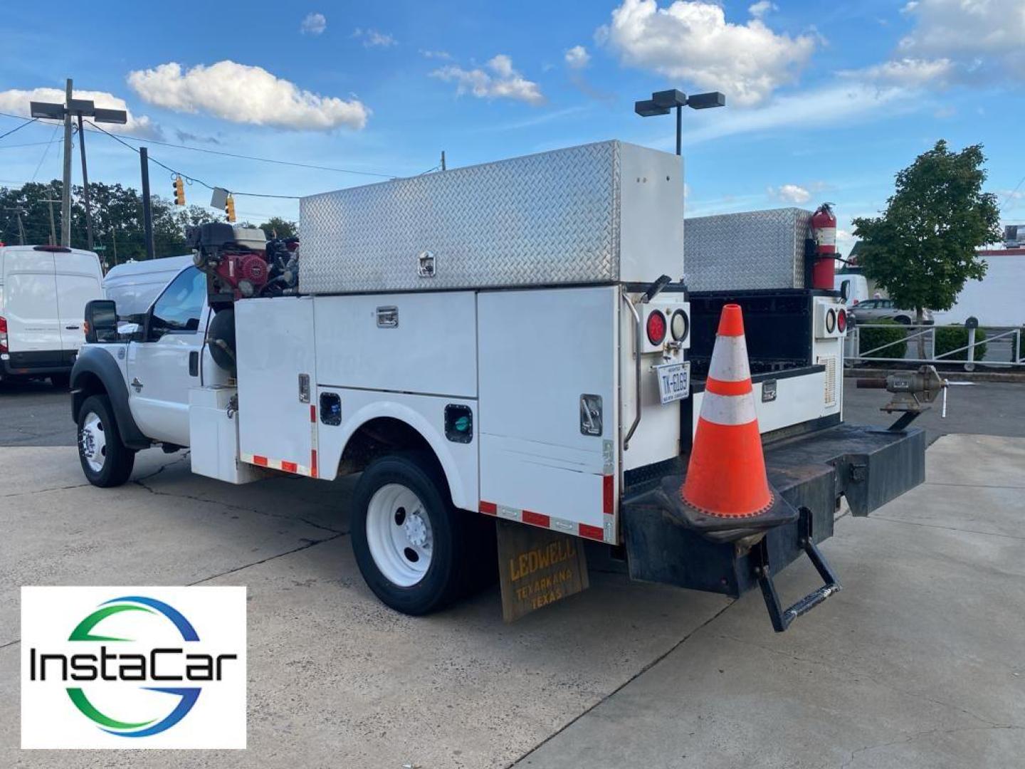 2016 Oxford White /Steel Ford F-550 XL (1FDUF5HT0GE) with an V8, 6.7L engine, 6-speed automatic transmission, located at 3147 E Independence Blvd, Charlotte, NC, 28205, 35.200268, -80.773651 - <b>Equipment</b><br>The Ford F-550 features a hands-free Bluetooth phone system. The steering wheel audio controls on this Ford F-550 keep the volume and station within easy reach. A trailer braking system is already installed on the Ford F-550. Always ready for work. this 2016 Ford F-550 F Series - Photo#13